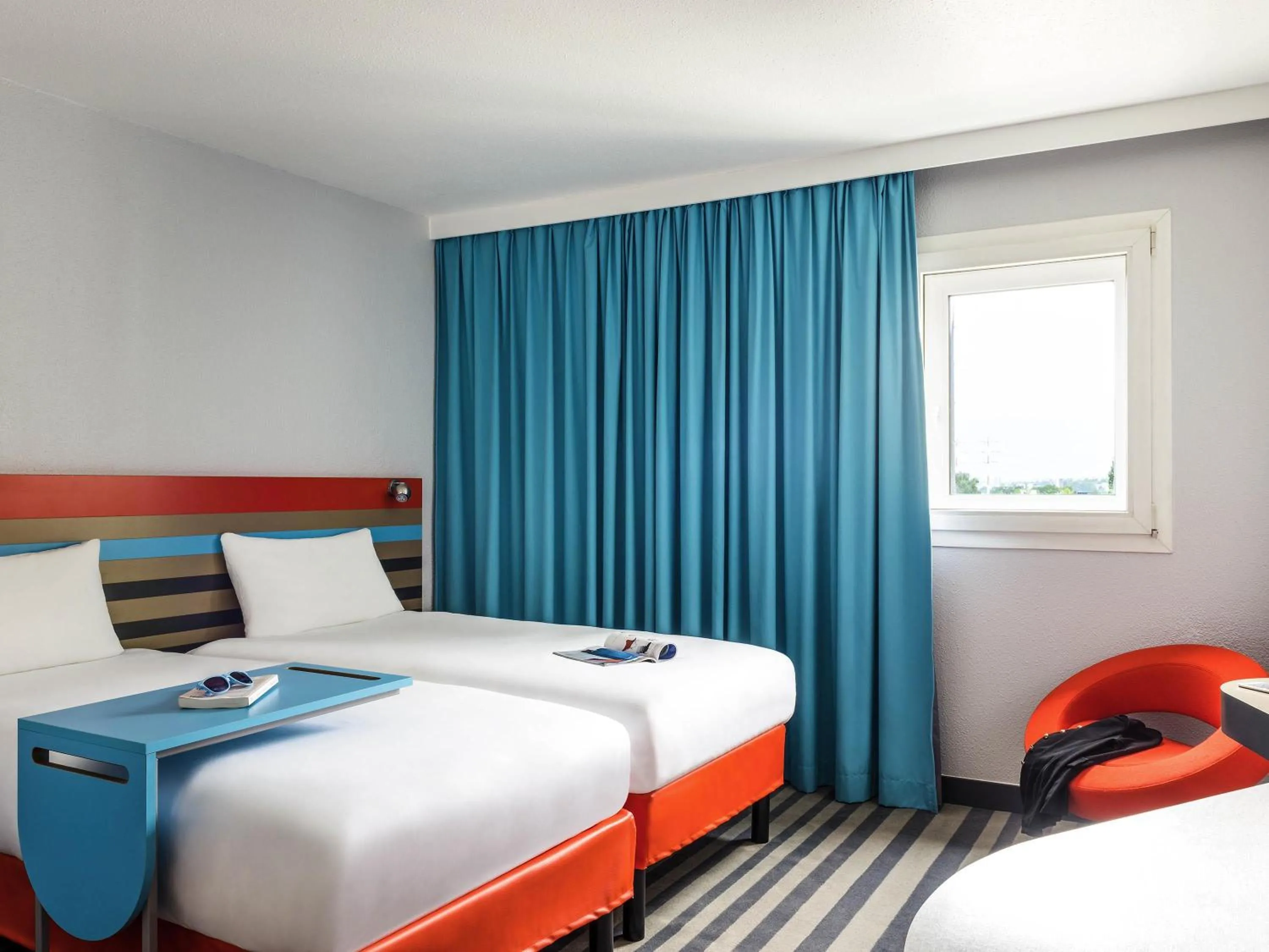 Standard Twin Room in ibis Styles Antony Paris Sud