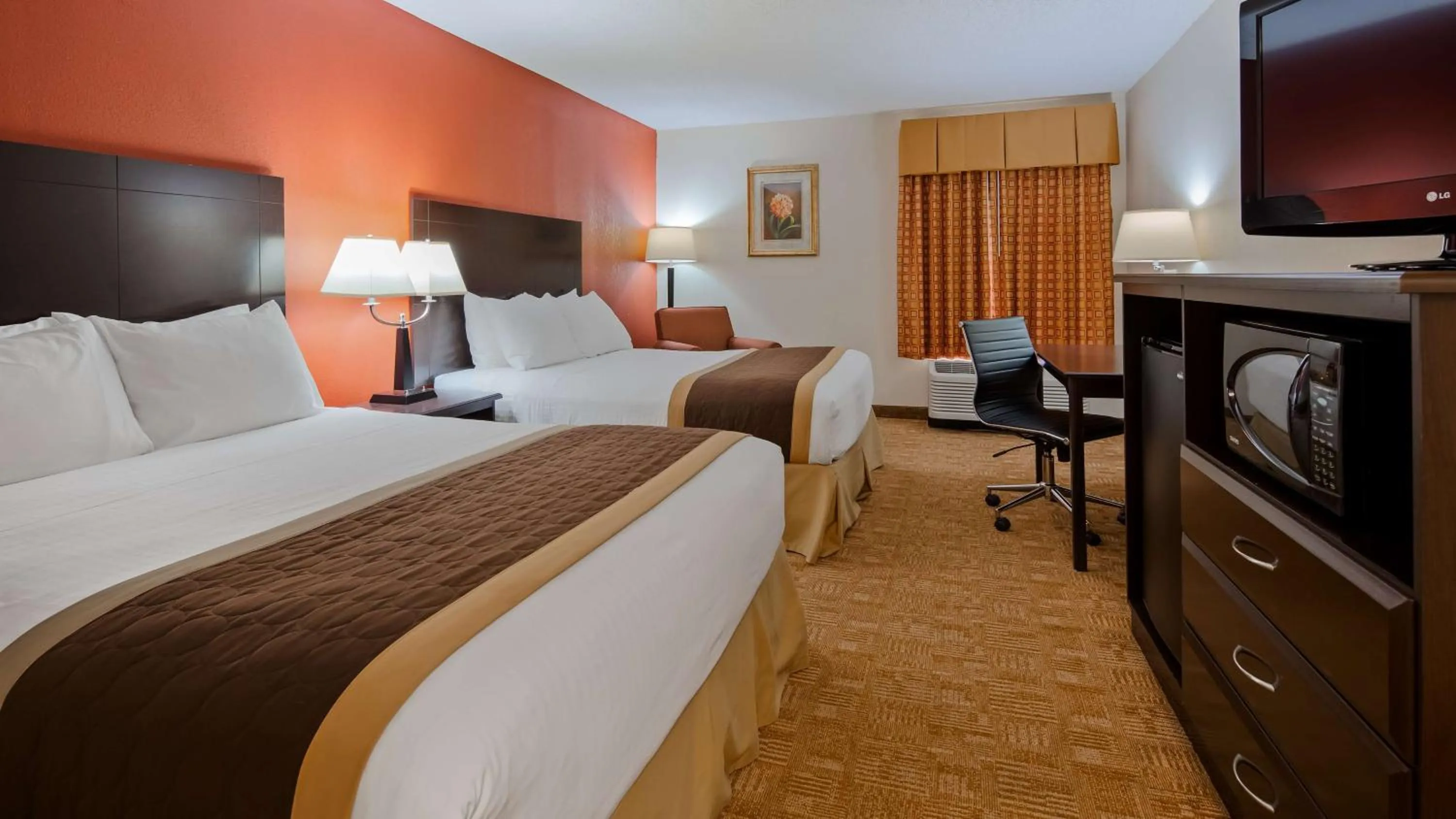 Queen Room with Two Queen Beds - Non-Smoking in Best Western Hiram Inn and Suites