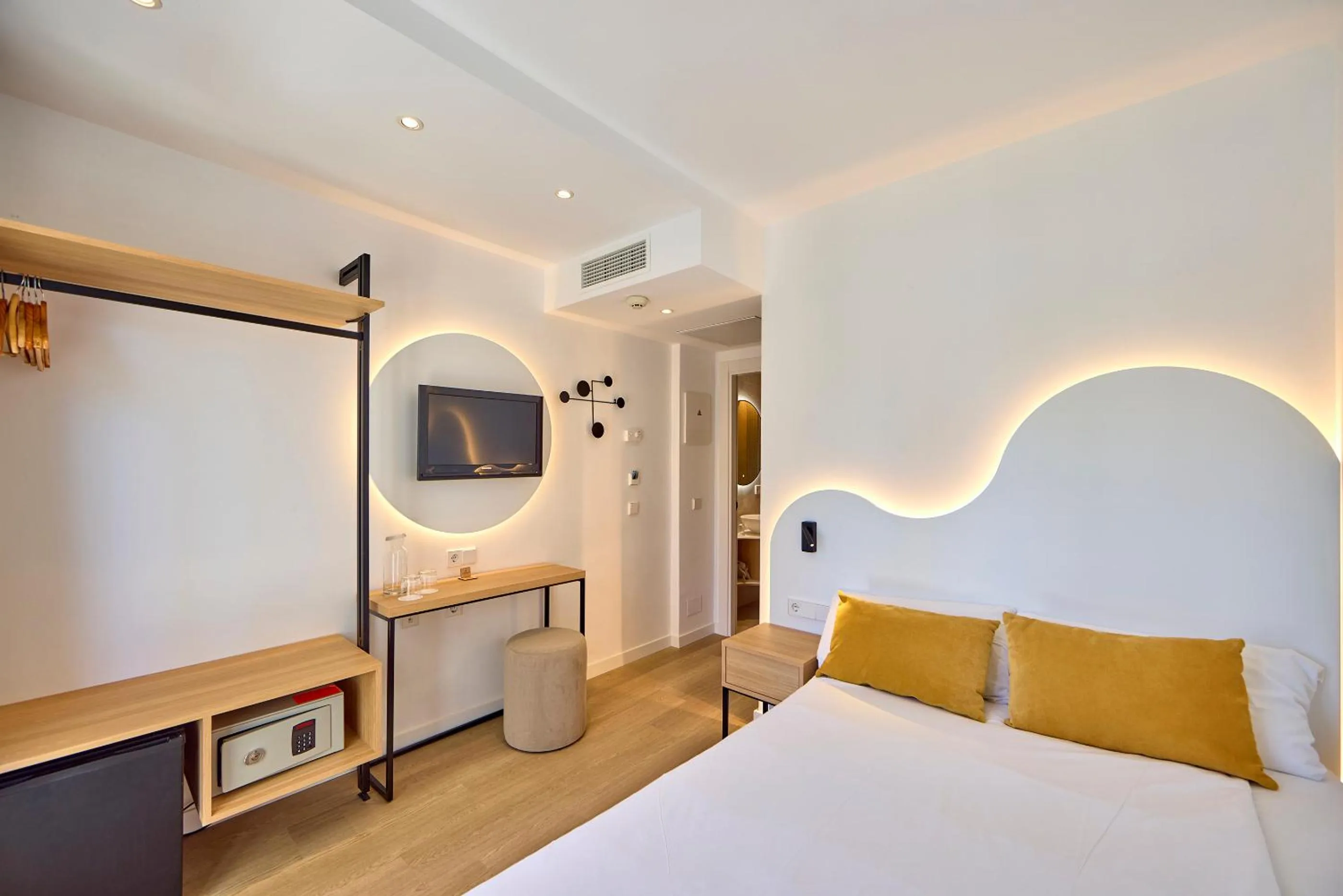 Single Room in Universal Hotel Bikini