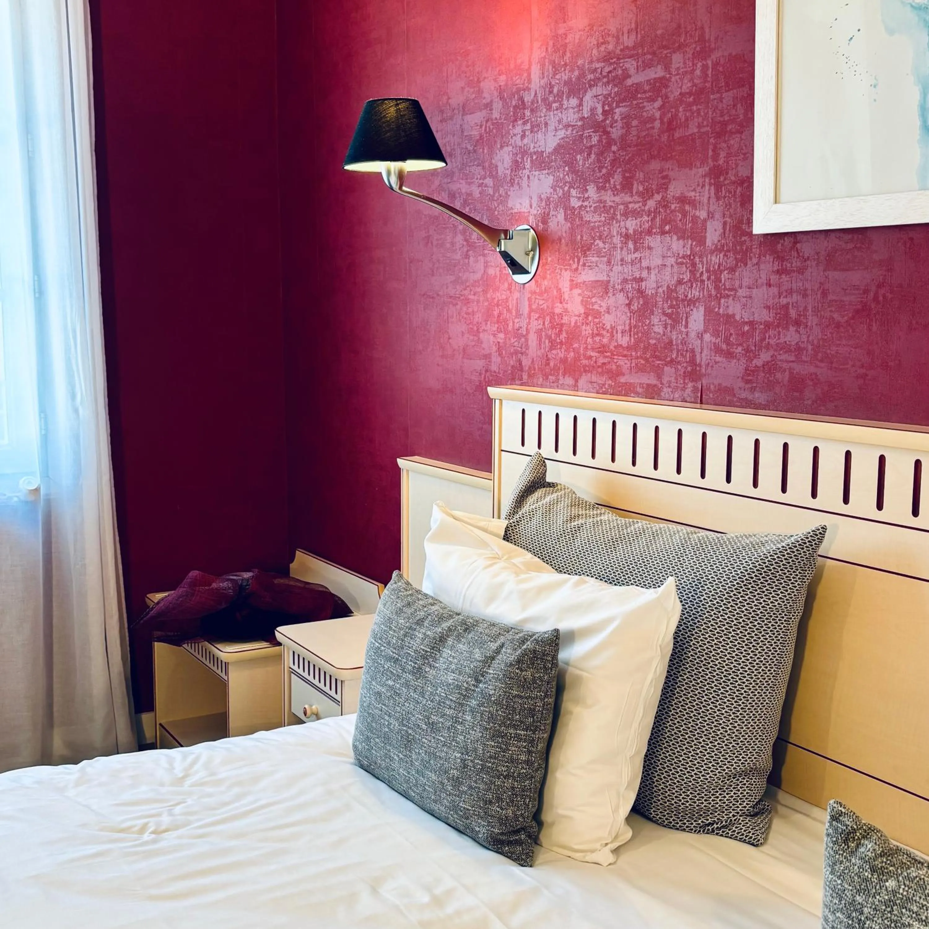 Superior Single Room in Logis Hôtel-Restaurant LE FONTARABIE