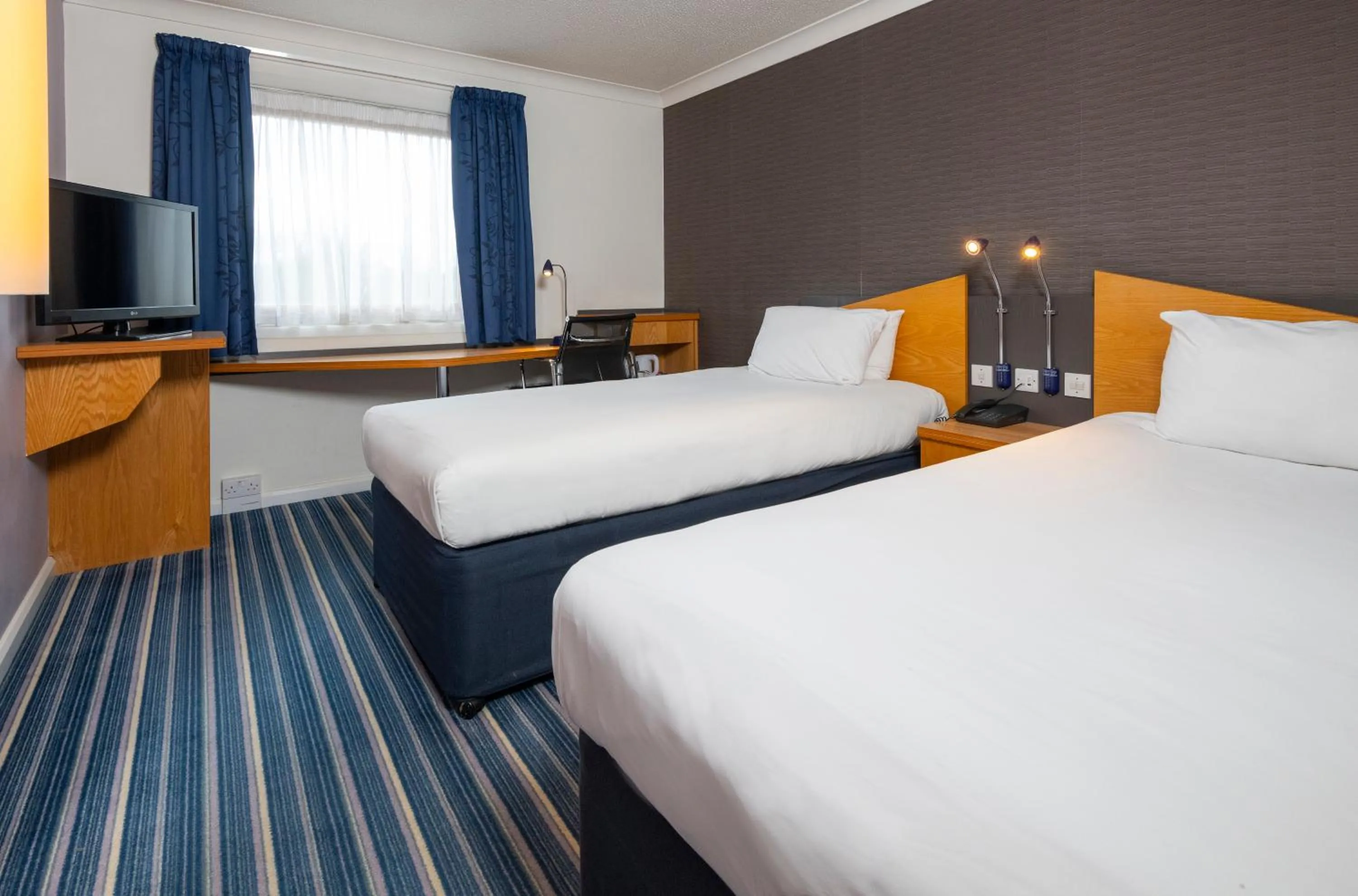 Standard Twin Room with Free Hot Breakfast in Holiday Inn Express Birmingham - Snow Hill by IHG