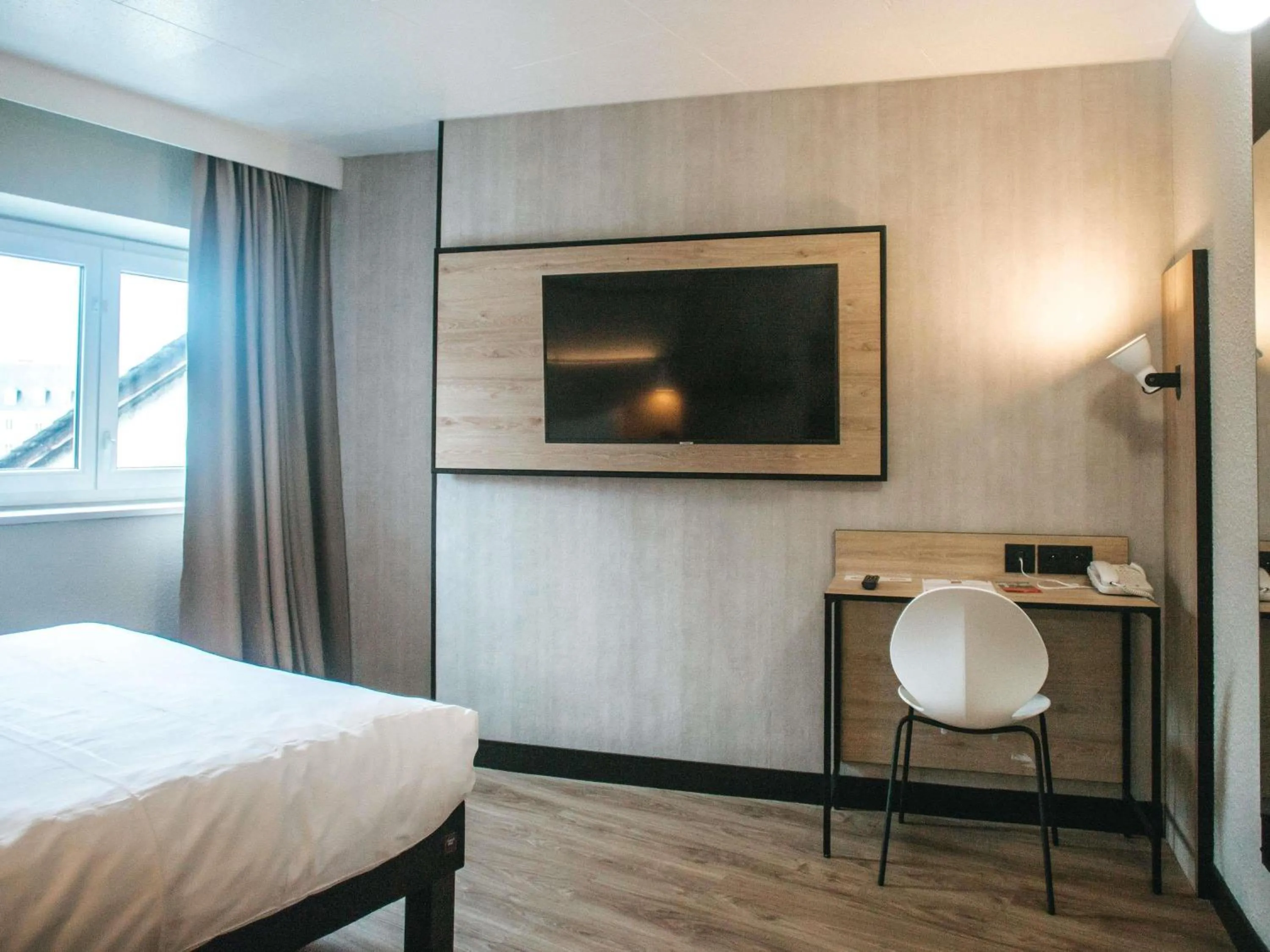 Standard Twin Room in ibis Limoges Centre