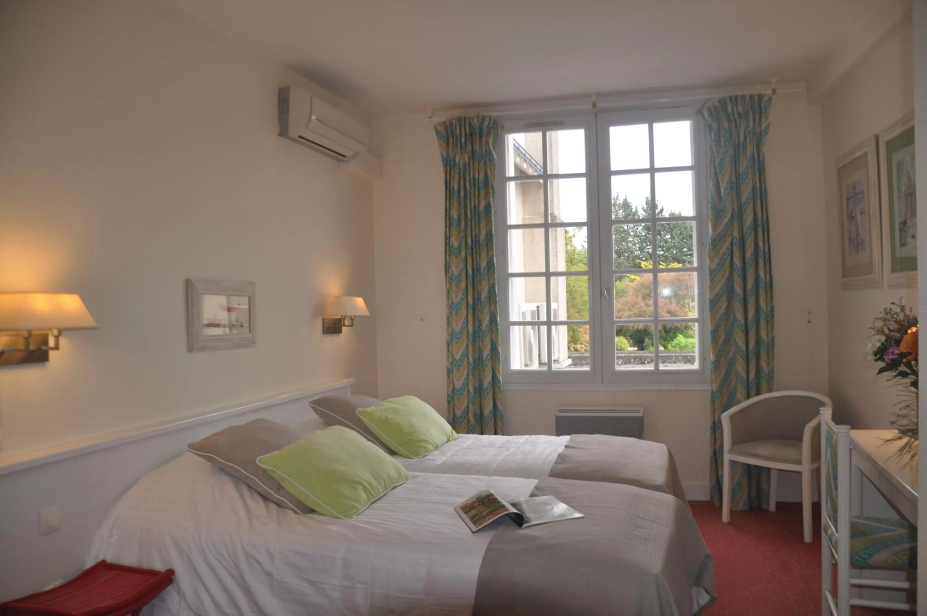 Twin Room in Logis Auberge Du Centre