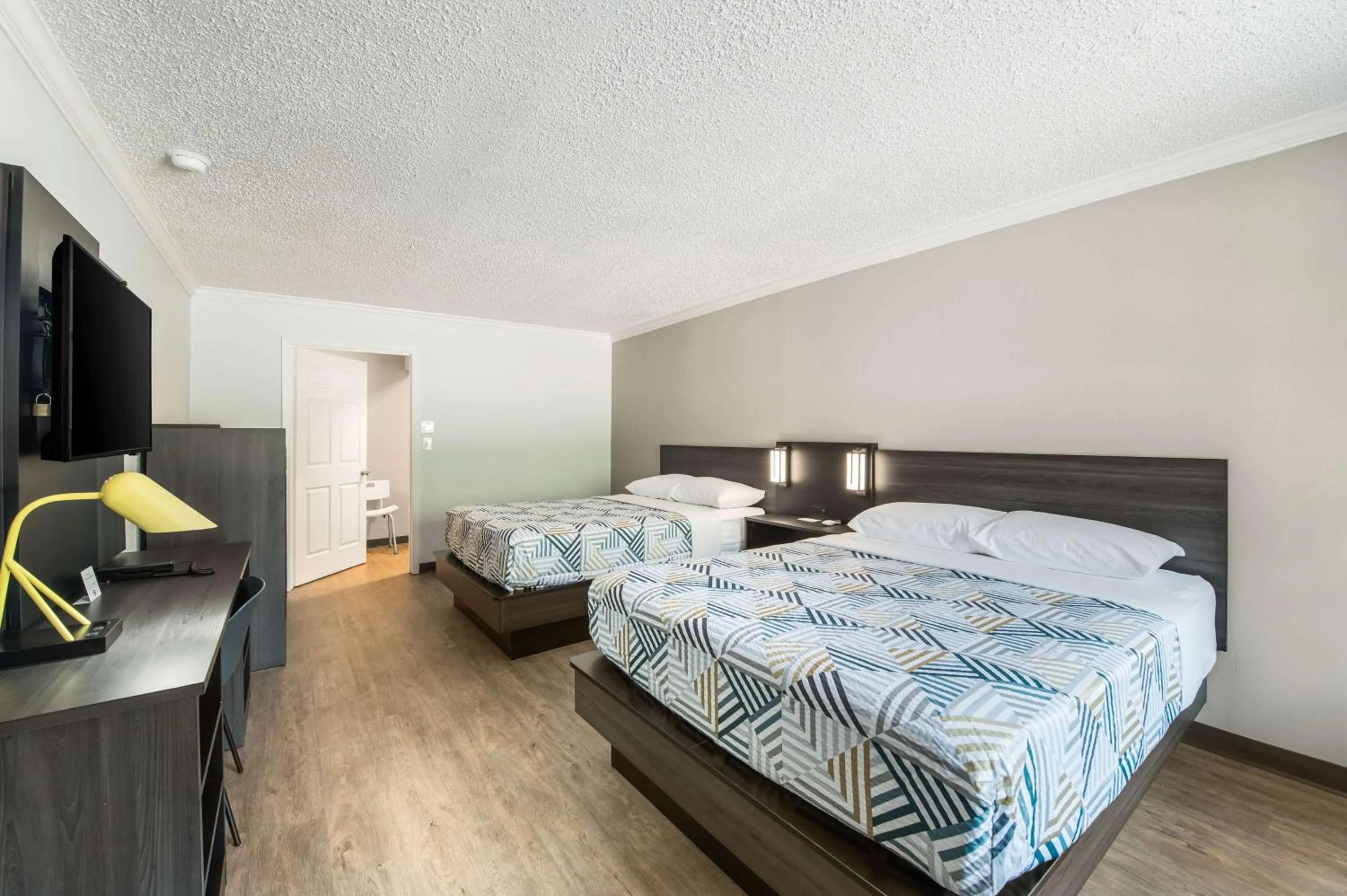 Deluxe Queen Room with Two Queen Beds - Smoking in Motel 6-Kilgore, TX