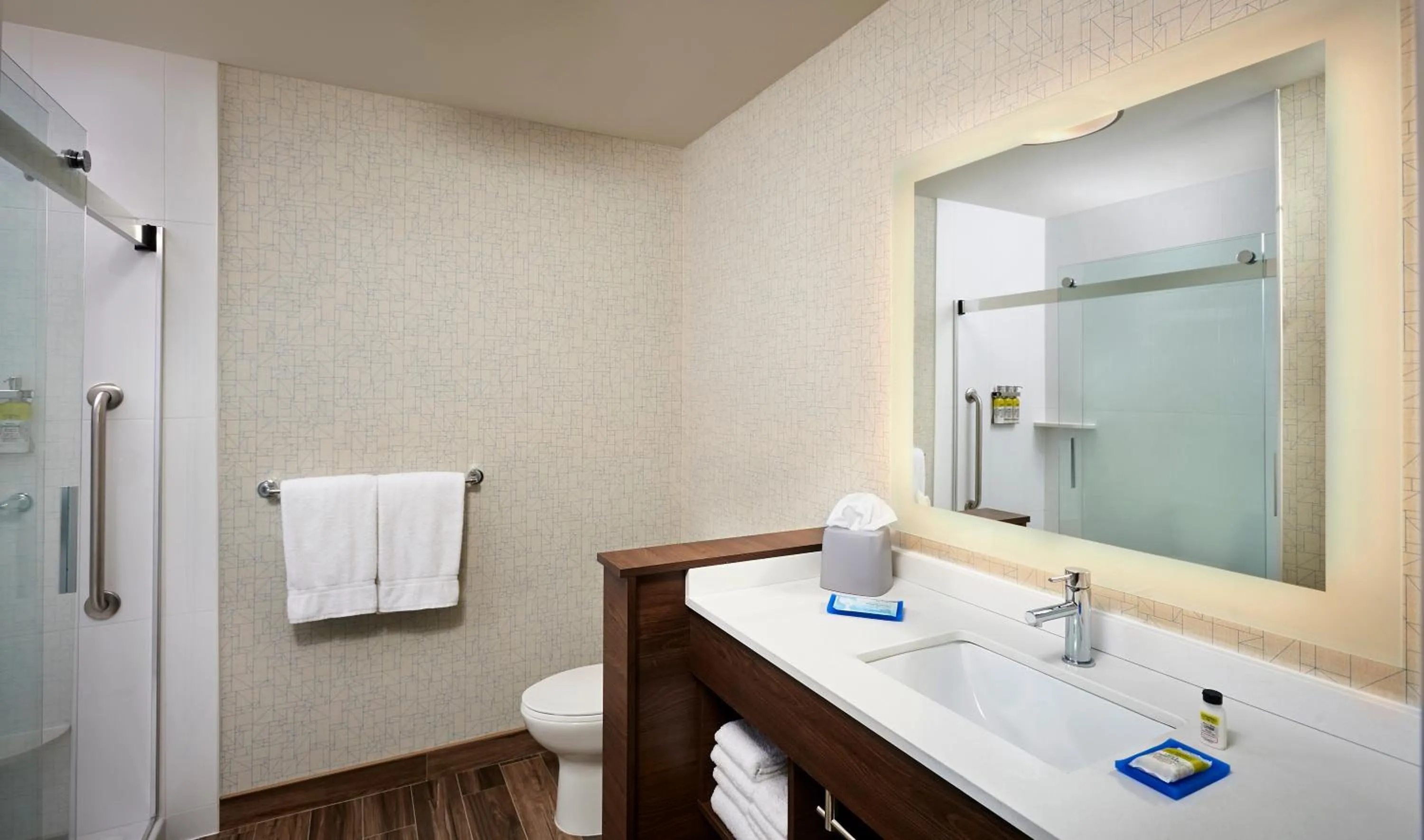 Queen Room with Two Queen Beds - Non-Smoking in Holiday Inn Express - Sarnia - Point Edward by IHG