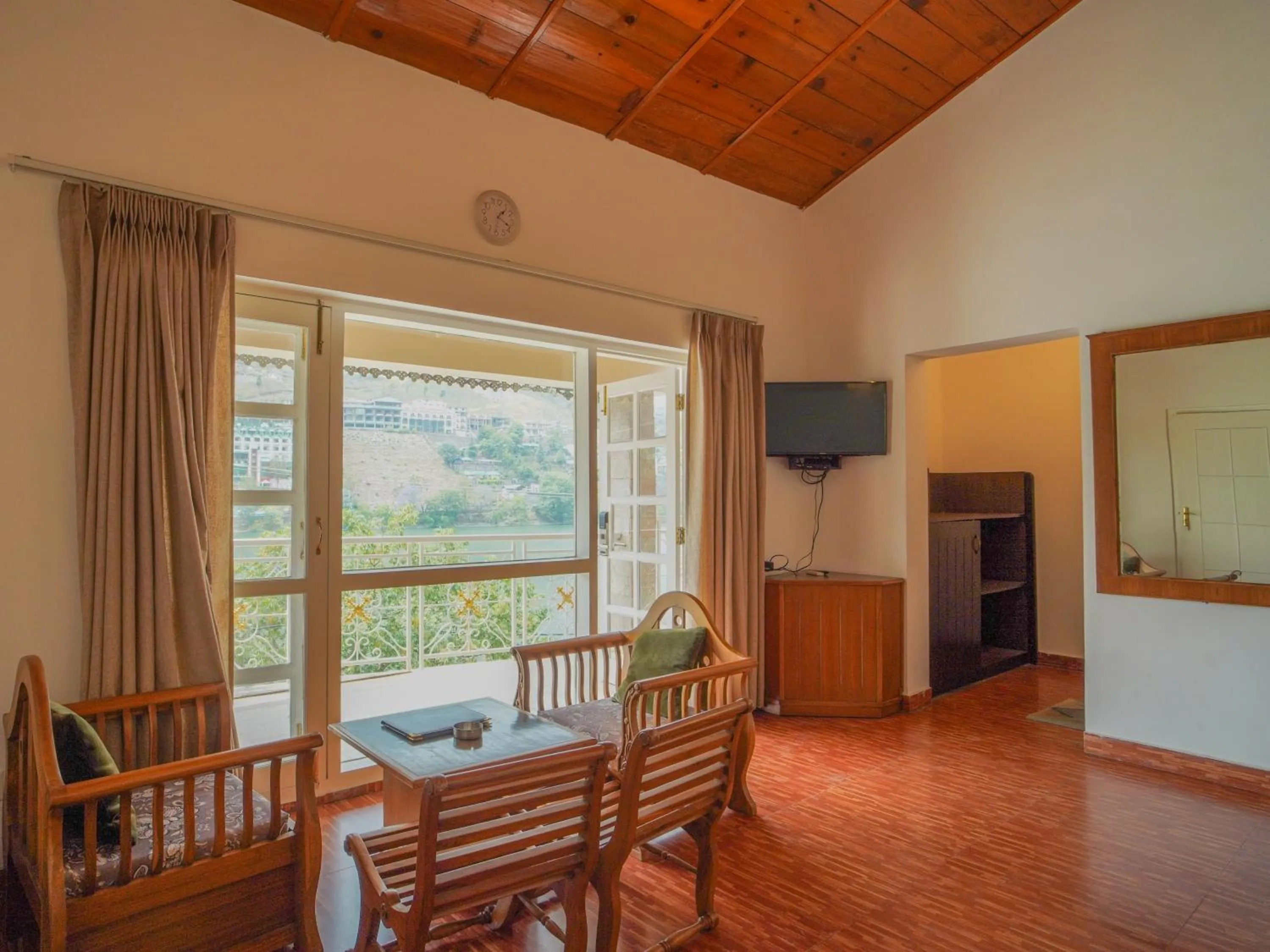  Lake View Premium Cottage on Ground Floor in Neelesh Inn- A Luxury Lake View Hotel- 20 kms from Nainital