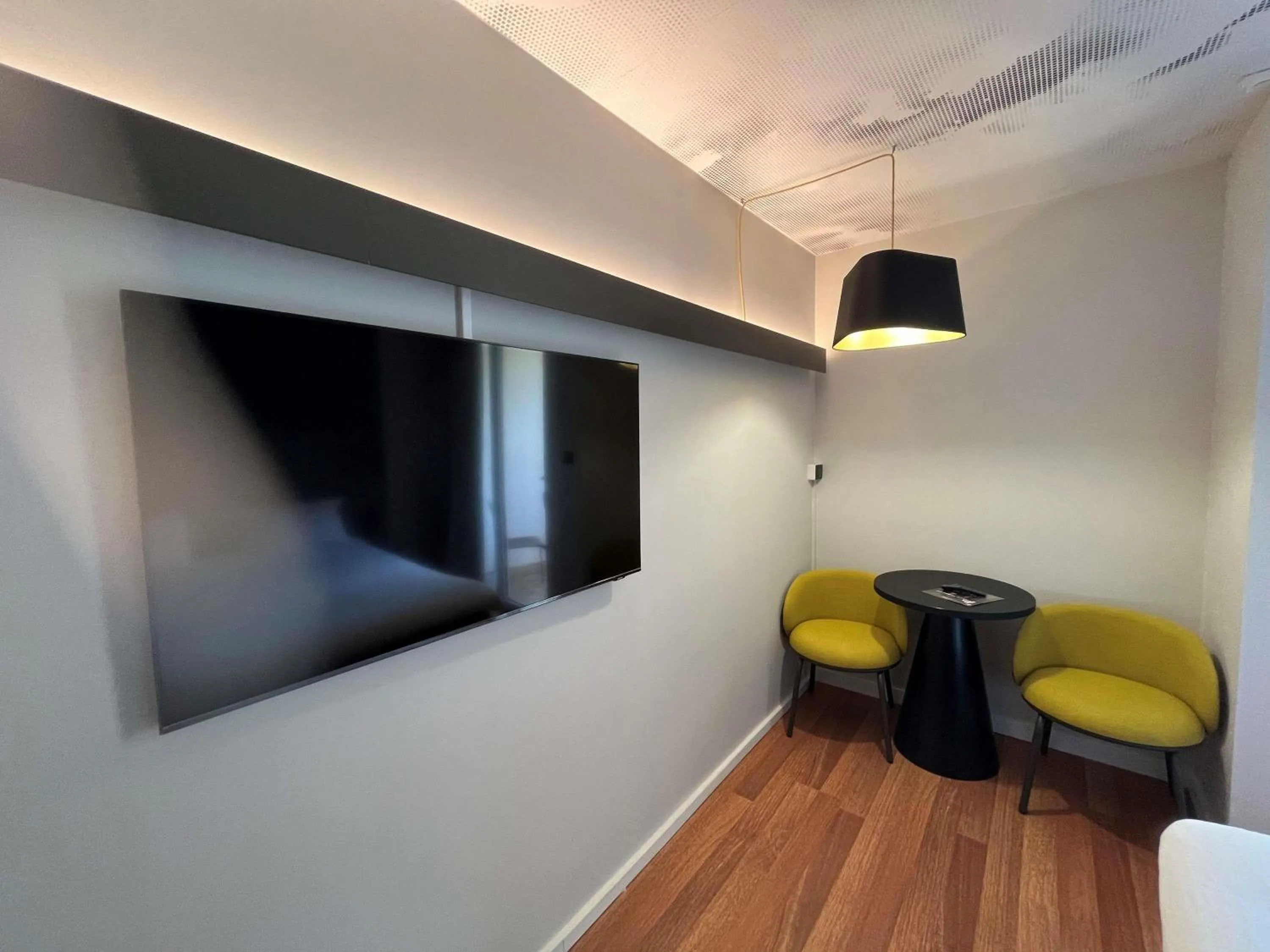 Standard Twin Room in ibis Sète Balaruc les Bains Bien-être et Spa