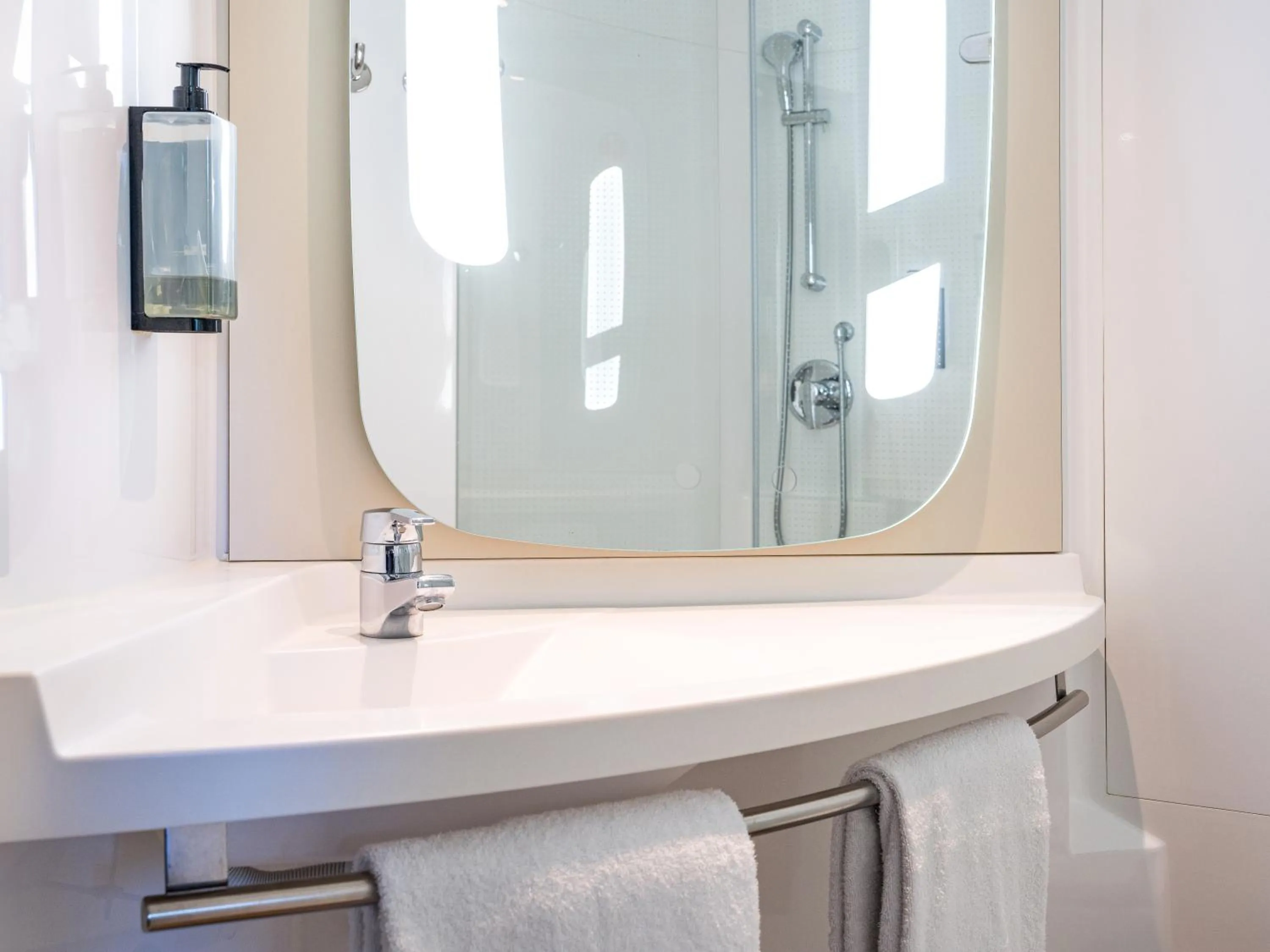 Standard Twin Room in ibis Arcachon la Teste de Buch