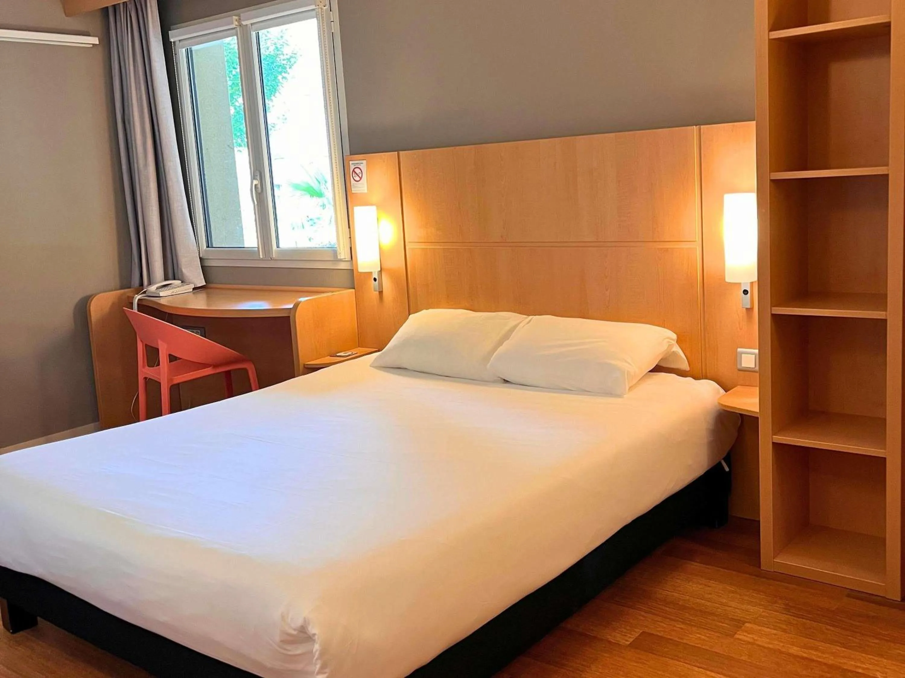 Standard Double Room - Mobility Accessible in Ibis Vitré Centre