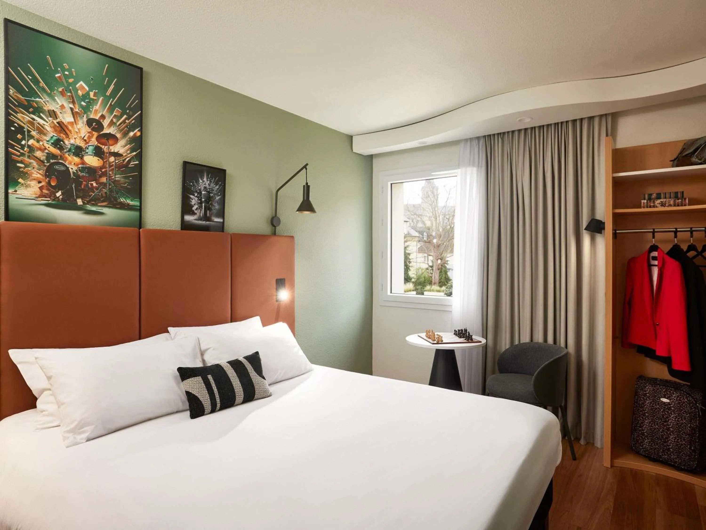 Double Room in IBIS Port de plaisance