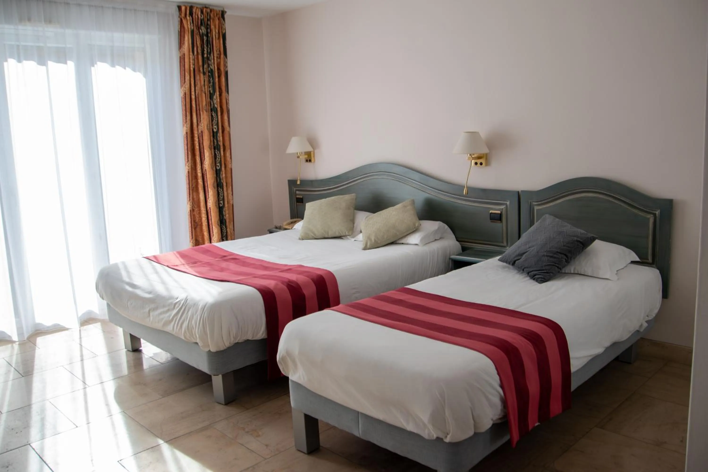 Triple Room in Logis Le Saint Nicolas