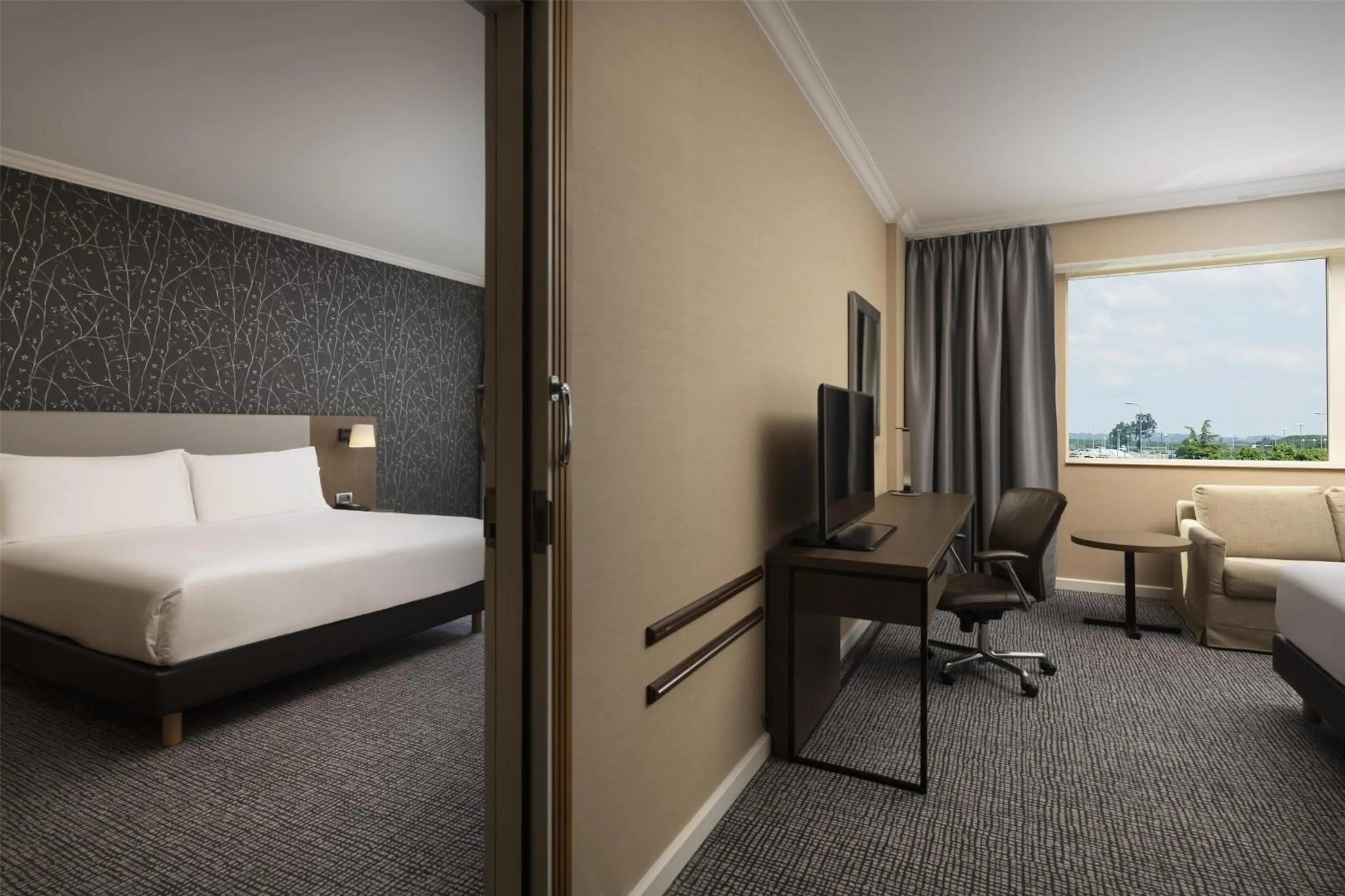 Family Connecting Rooms in Hilton Paris Charles De Gaulle Airport