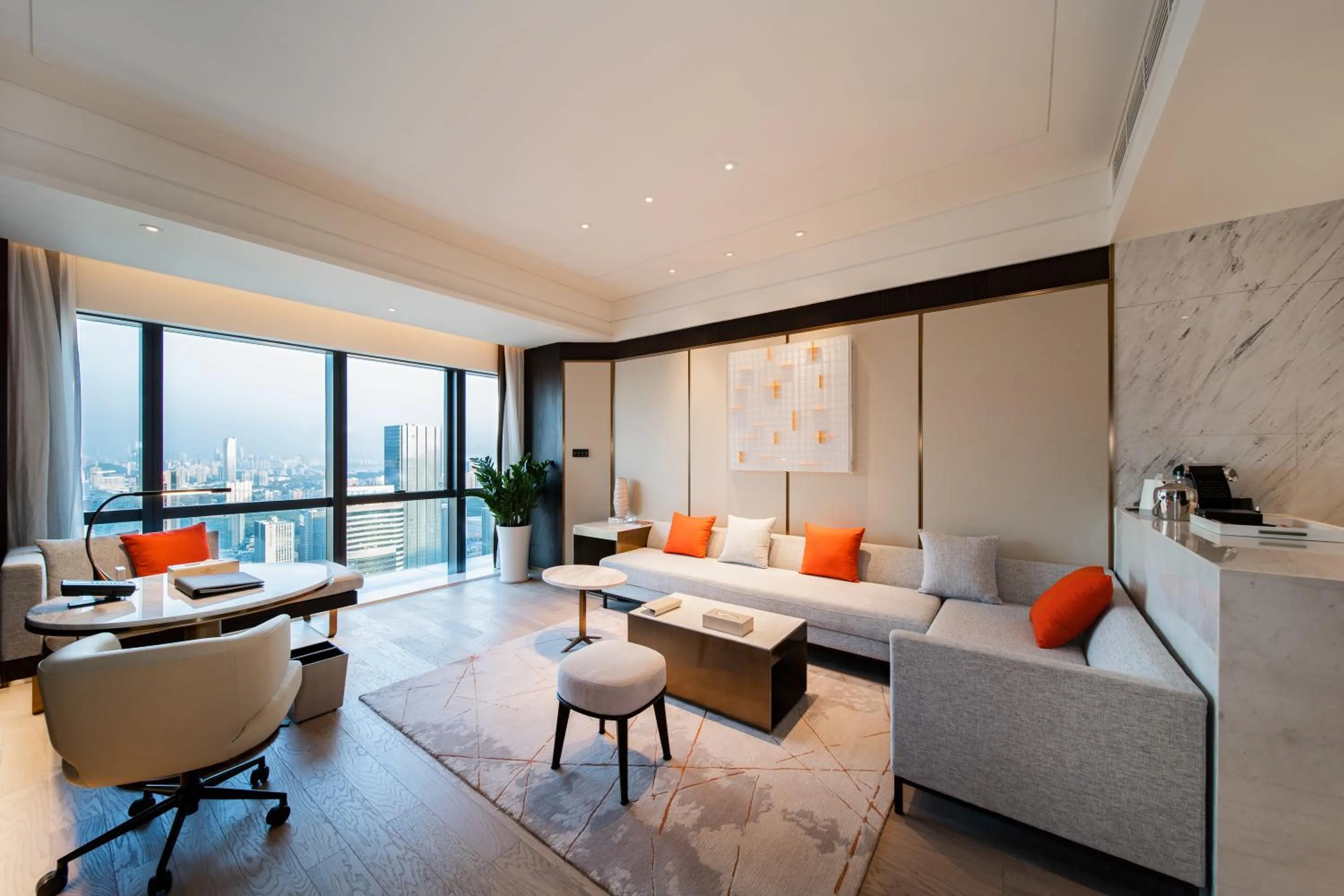 Junior King Suite - Lounge Access in Crowne Plaza Shenzhen Nanshan by IHG