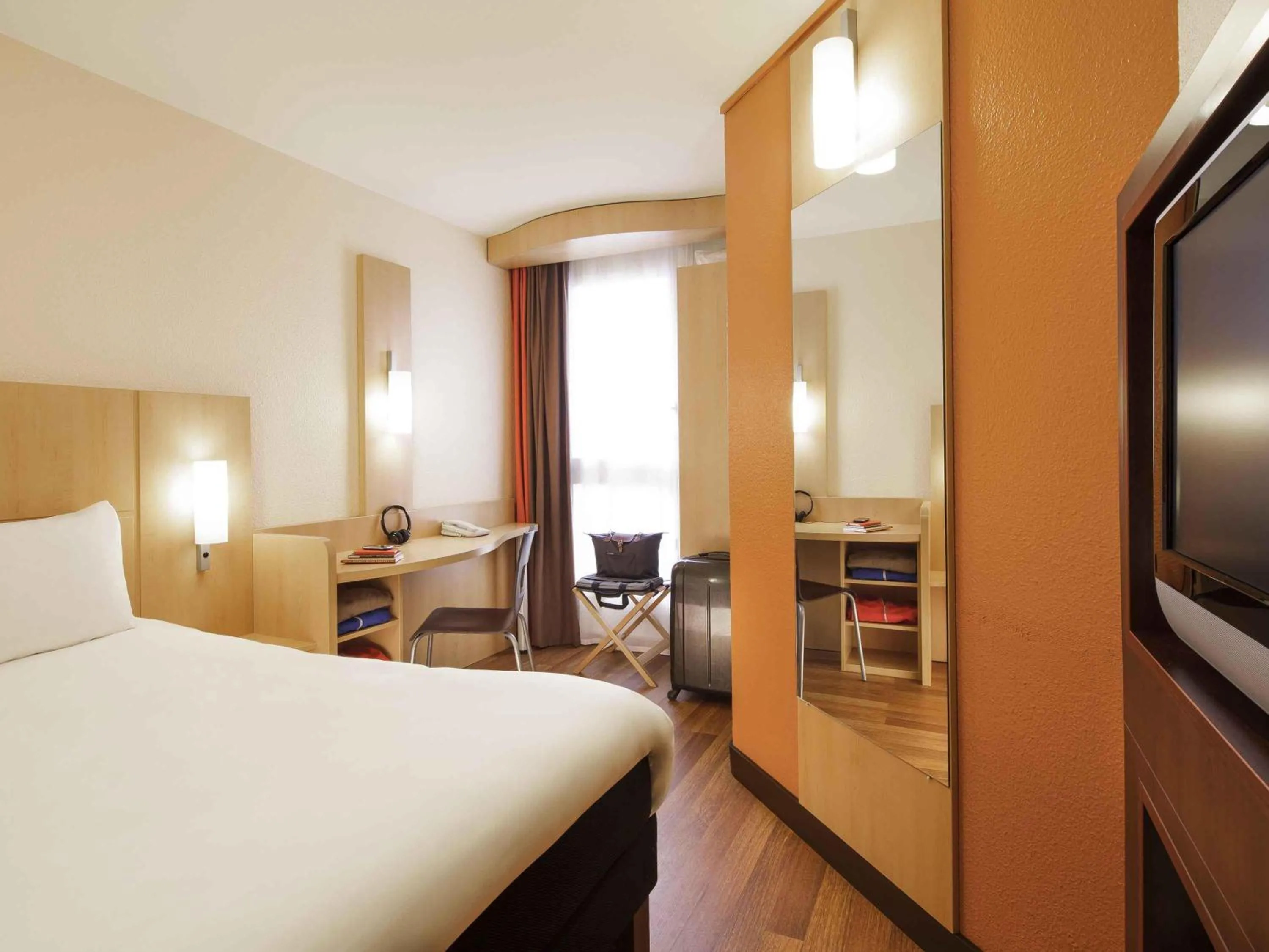 Standard Double Room in ibis Versailles Château