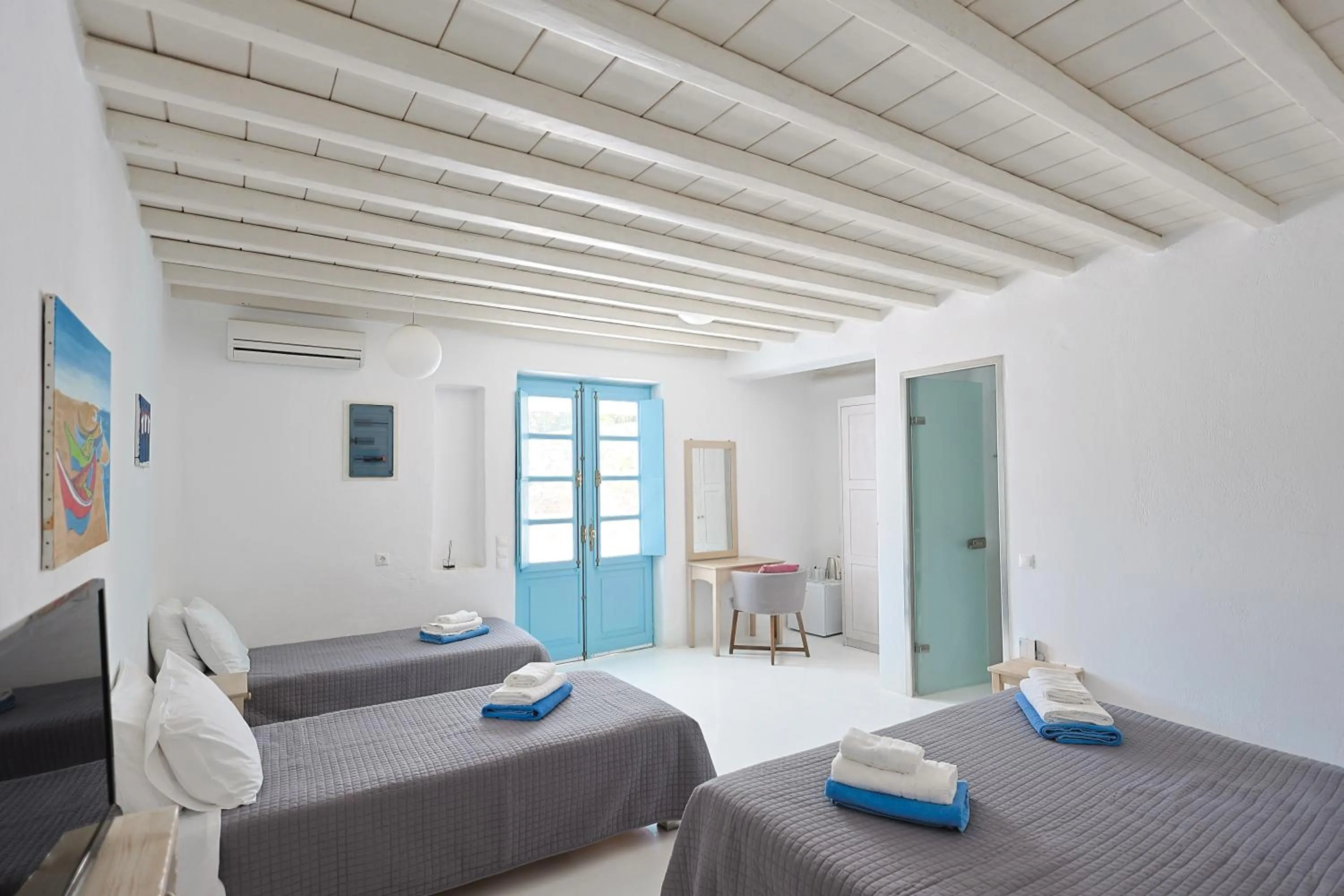 Classic Quadruple Room in Mykonos Pantheon
