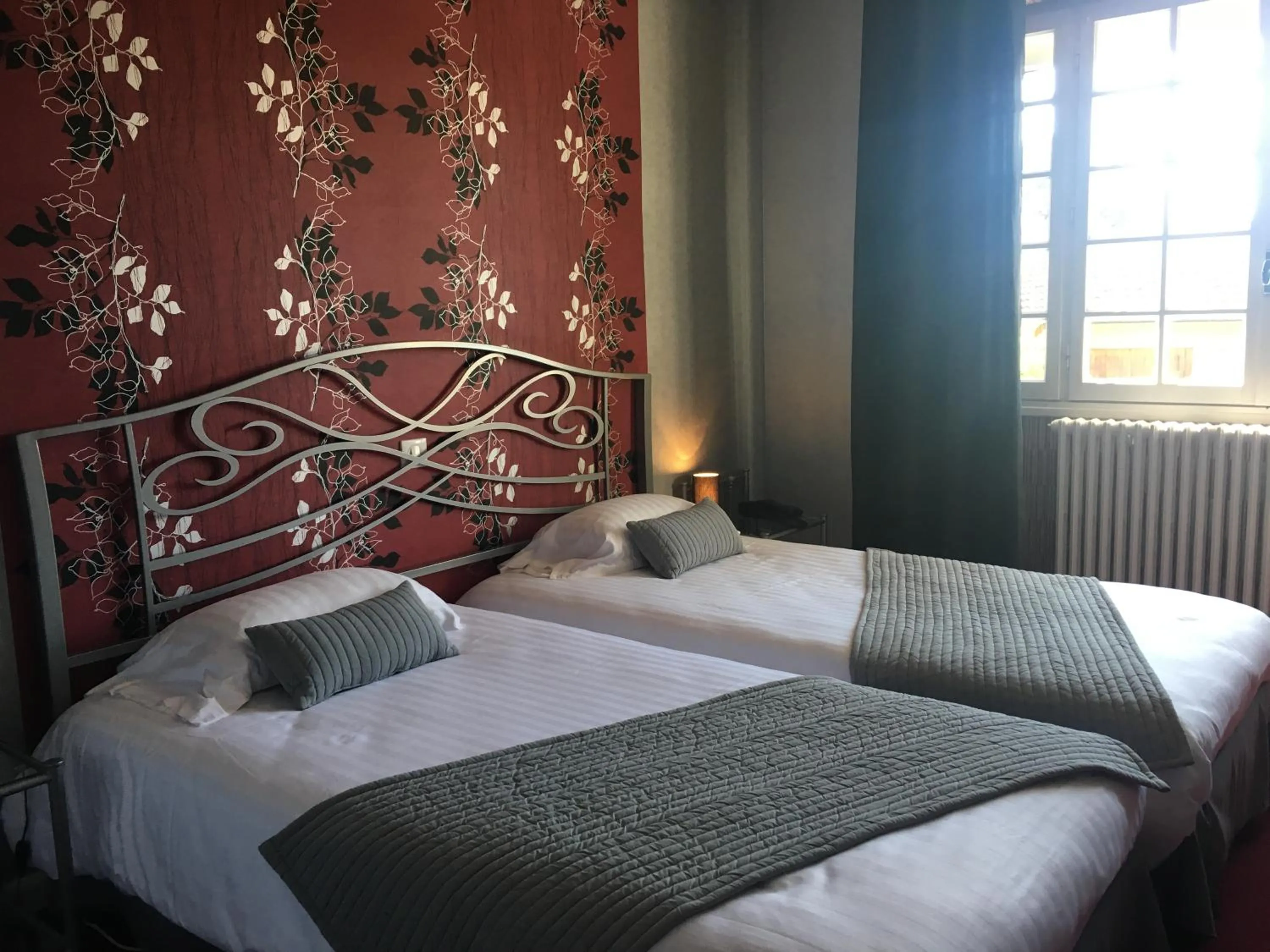 Comfort Twin Room in Logis La Thomasse