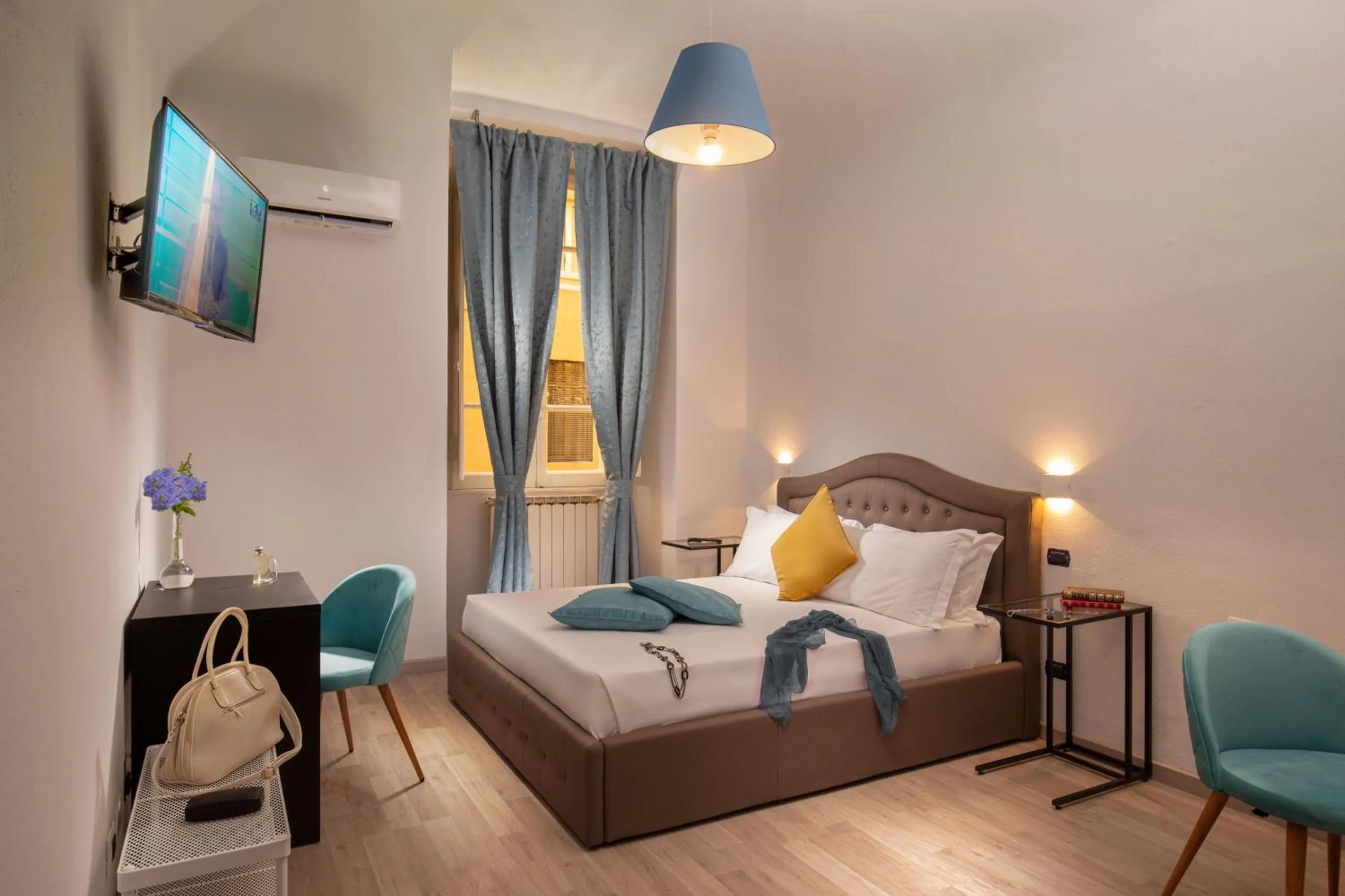 Superior Double Room in The Shell Rome Suite