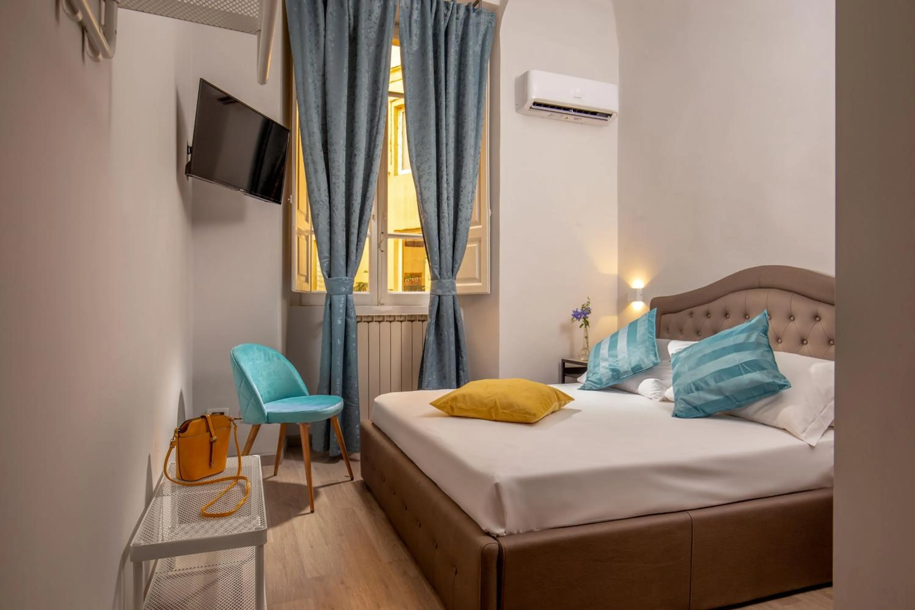 Economy Double Room in The Shell Rome Suite