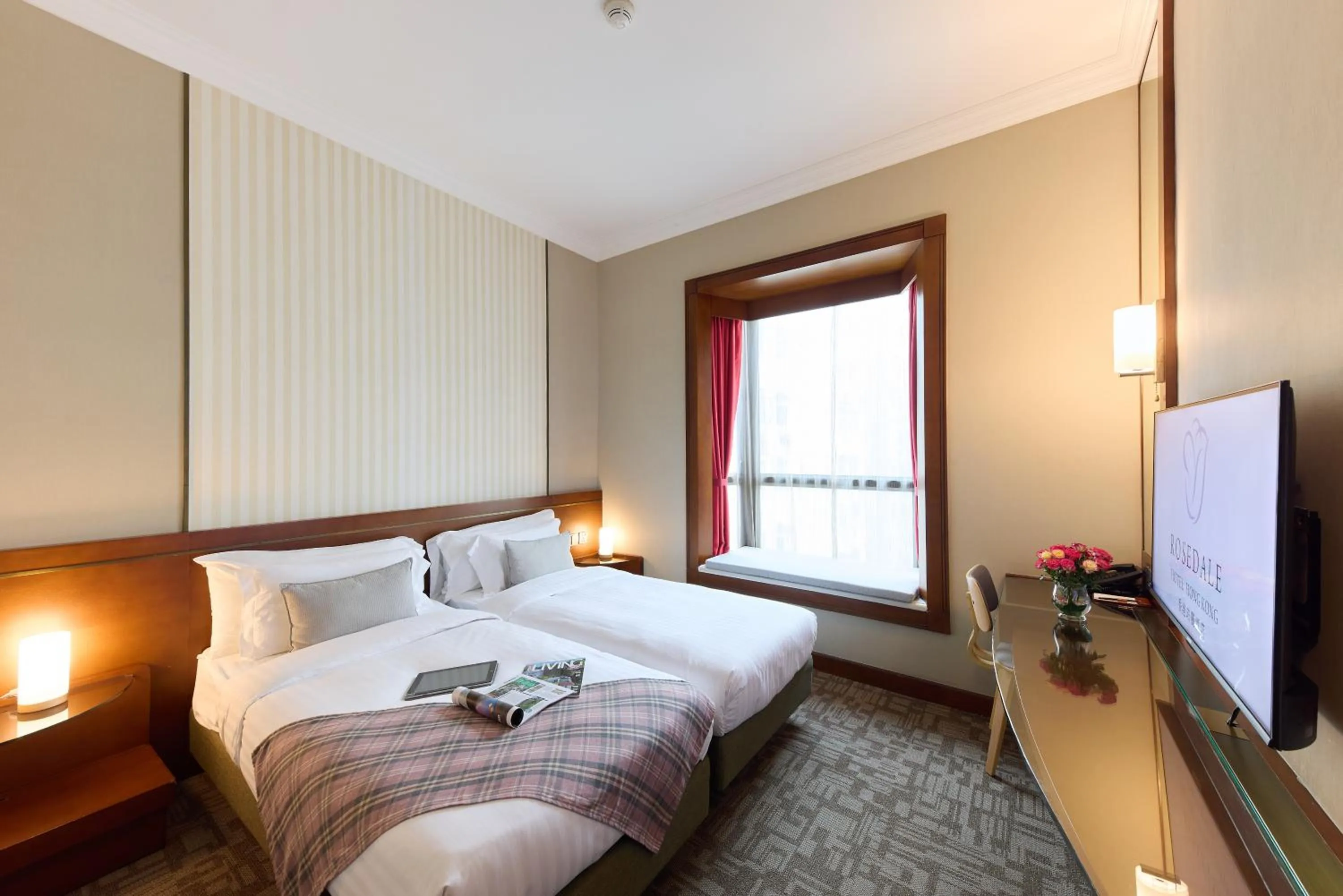 Deluxe Suite (7 – 23/F) in Rosedale Hotel Hong Kong