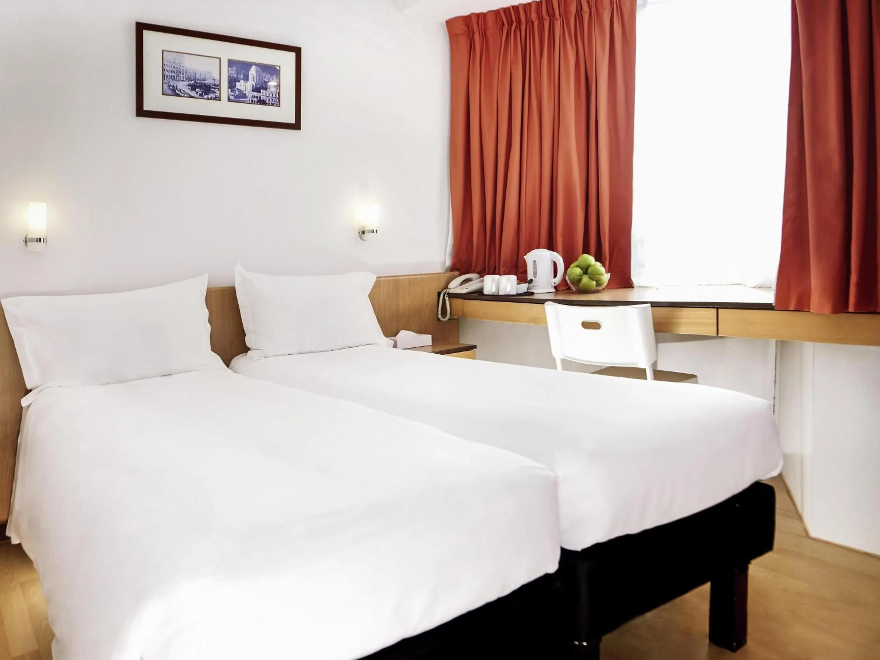 Superior Twin Room in ibis Hong Kong North Point