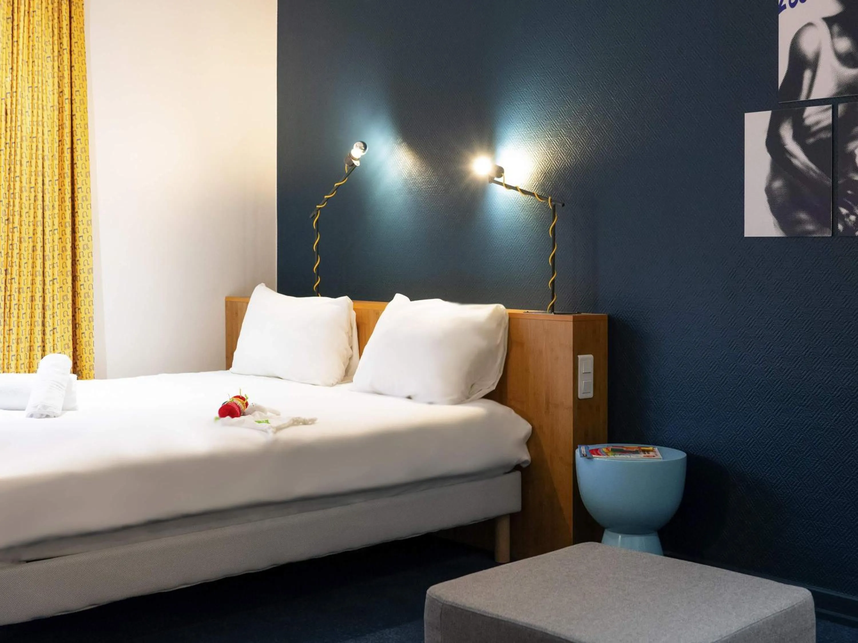 Standard Family Suite with One Double Bed and Twin Beds in ibis Styles Nancy Centre Gare