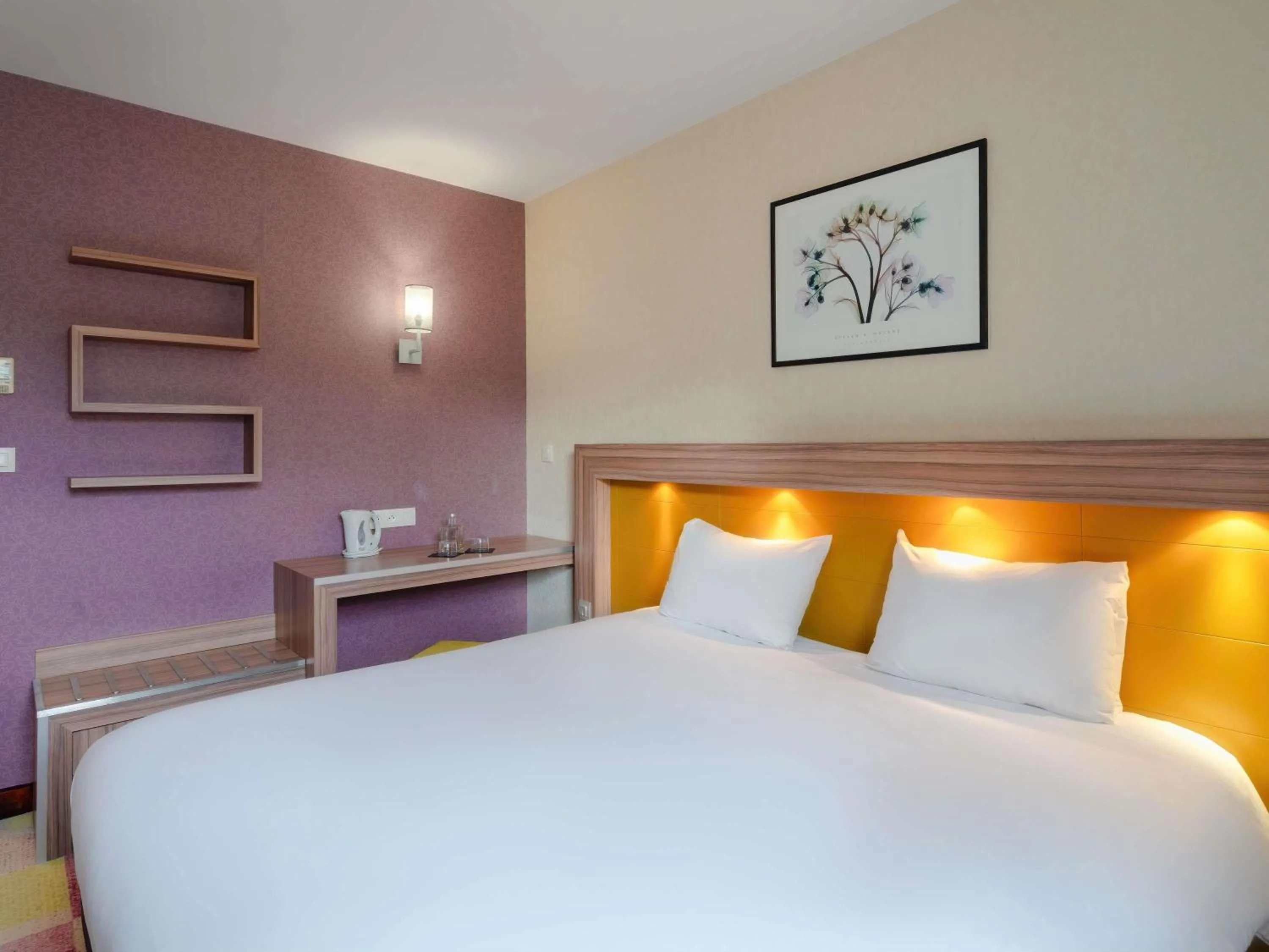 Standard Double Room with Disability Access in Mercure Libourne Saint Emilion