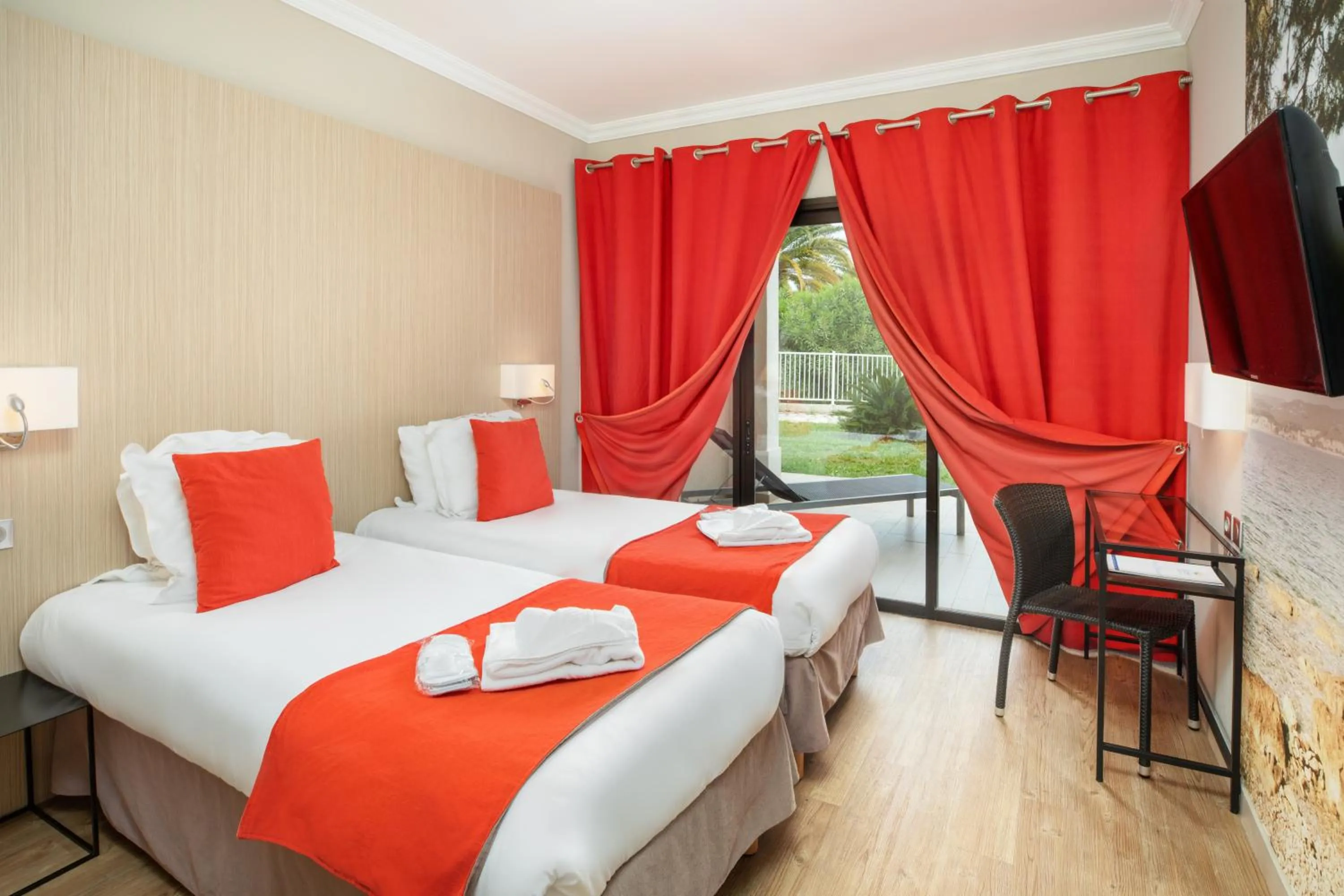 Superior Twin Room in SOWELL HÔTELS du Golfe de Saint-Tropez