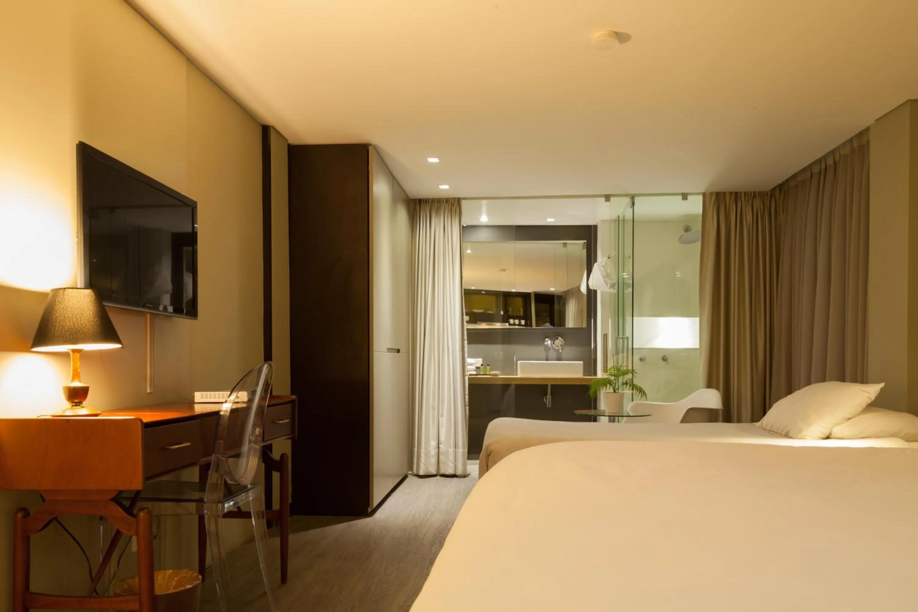 Executive Twin Suite in The Grace Hotel