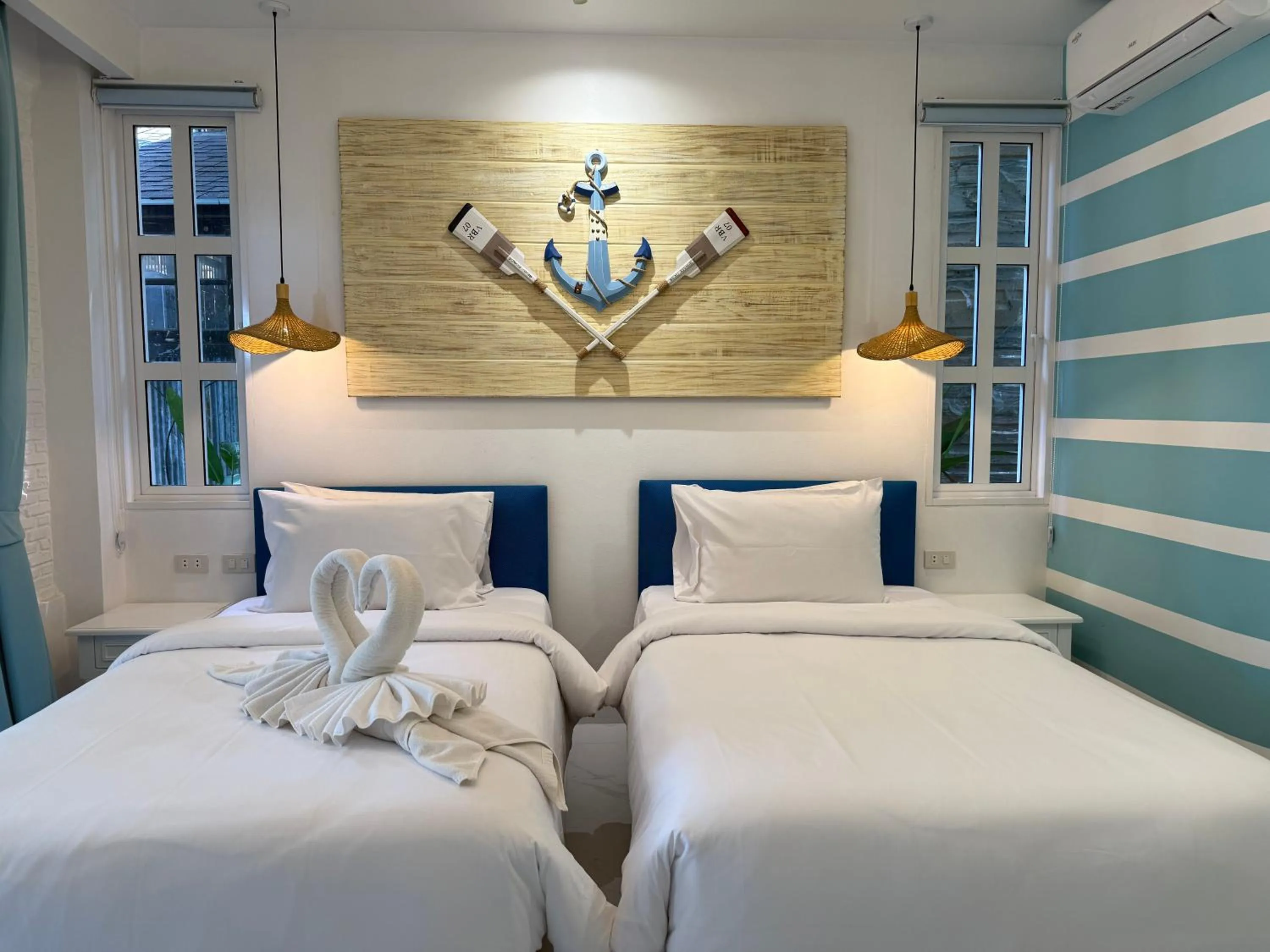 Superior Twin Room in DD Hut Koh Tao