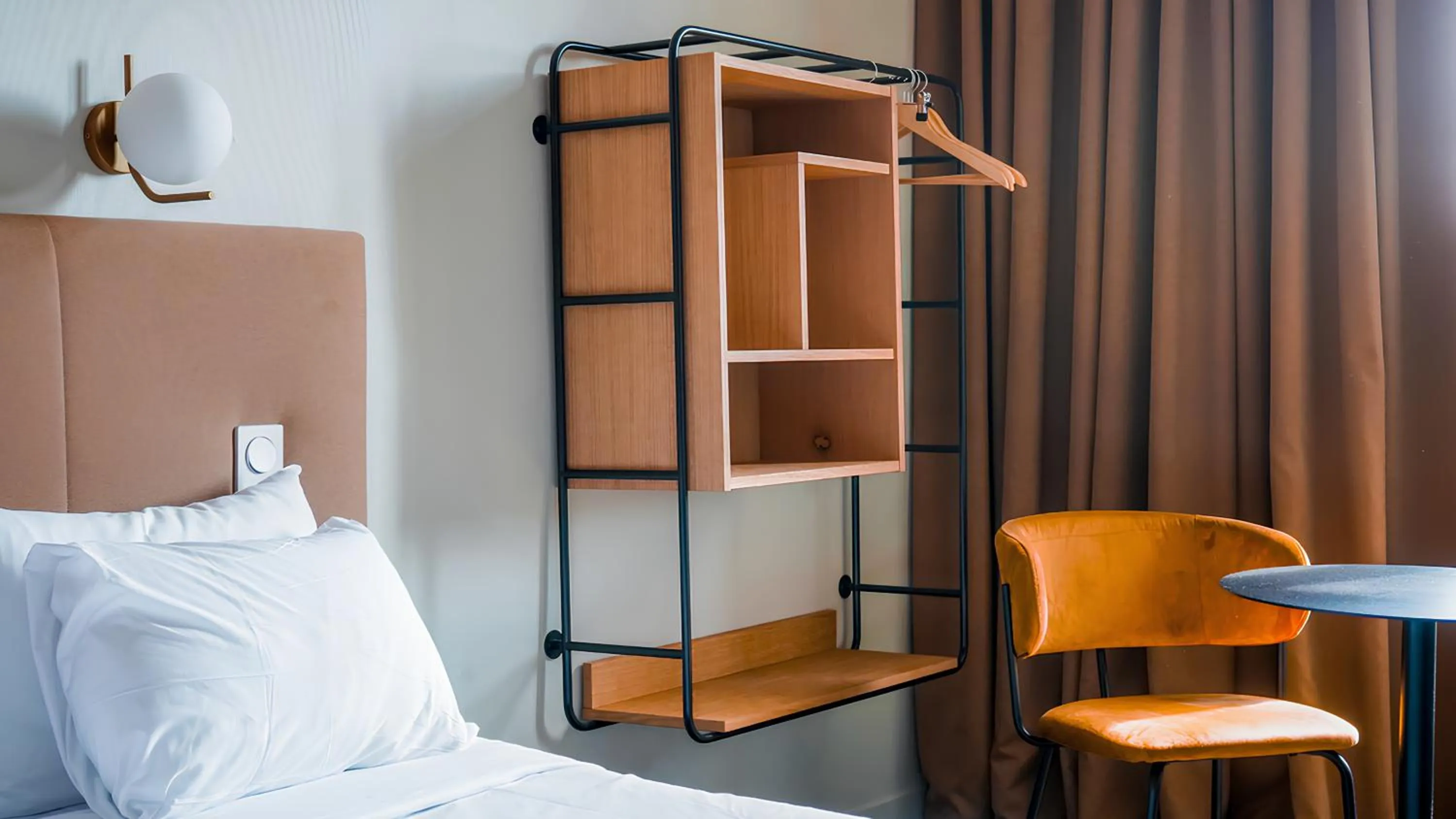 Family Double Room in Grand Hotel de la Gare, Angers