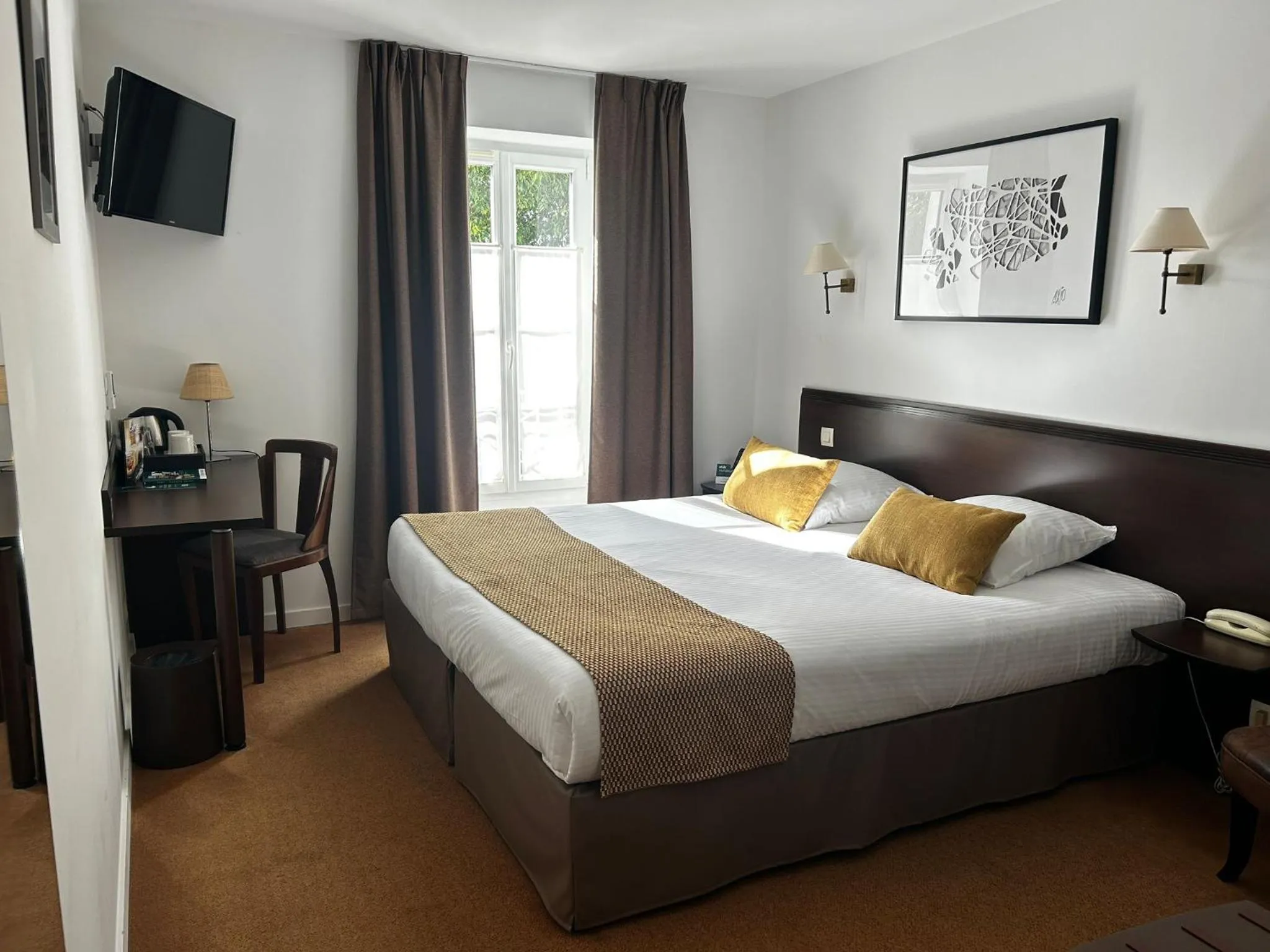 Comfort Room in Logis Hotel Le Richelieu - Royan Atlantique
