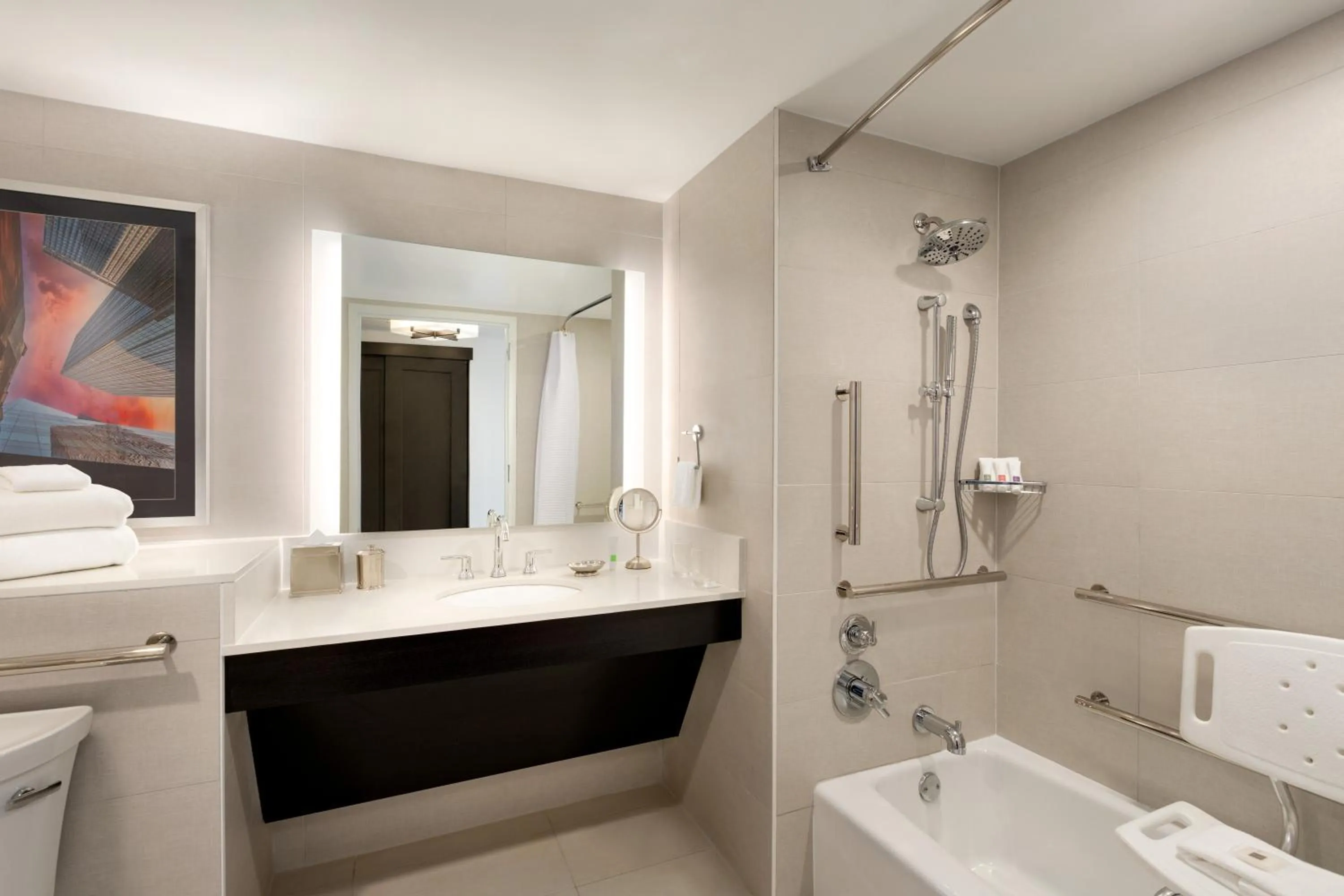 Double Room with Two Double Beds and Bath Tub - Disability Access/River View in Swissotel Chicago