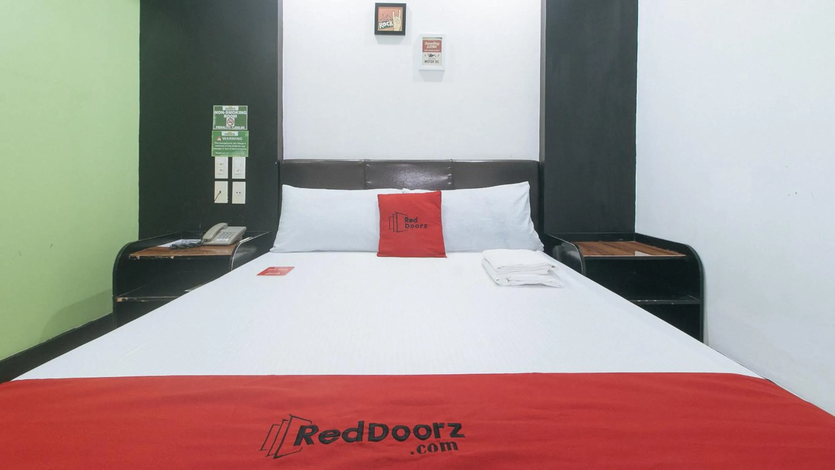Standard Double Room in RedDoorz at Ranchotel Bayanan Alabang
