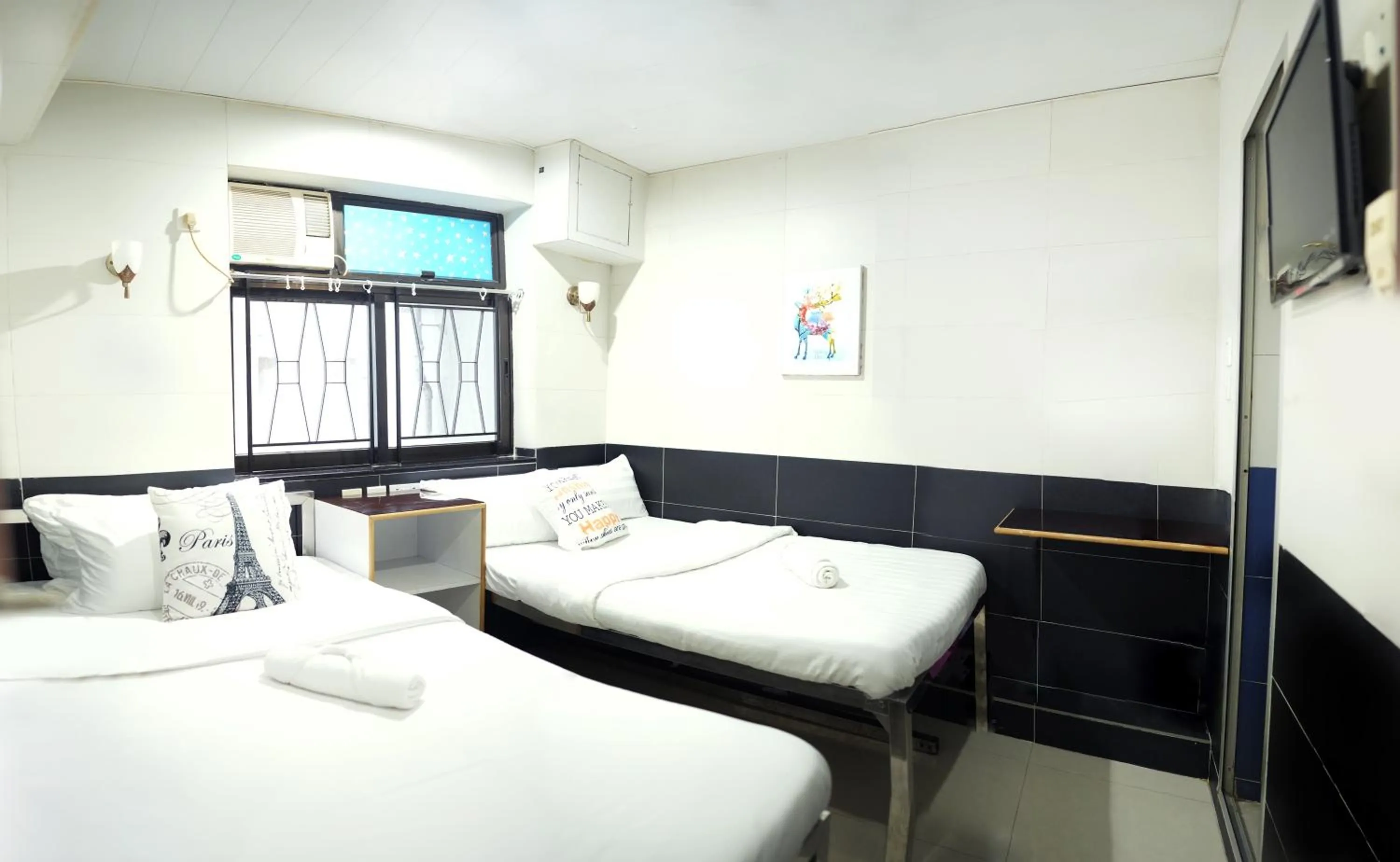 Quadruple Room with Private Bathroom in Apple Hostel 蘋果賓館