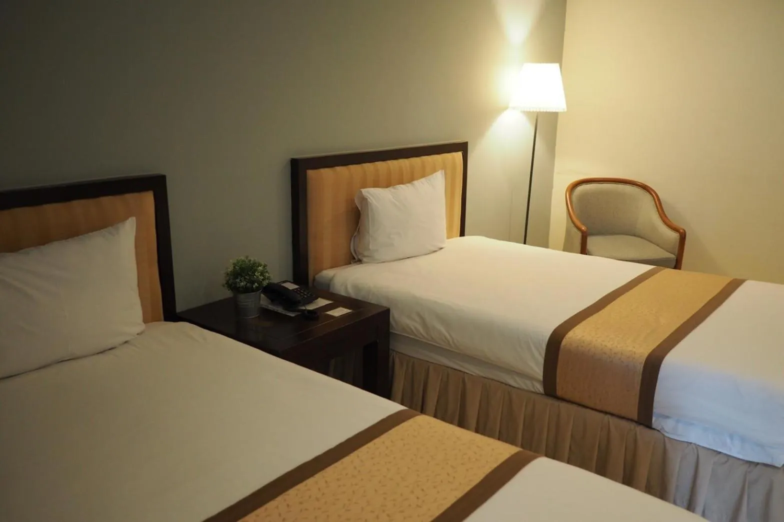 Standard Twin Room in Phromsuk Hotel Ayutthaya