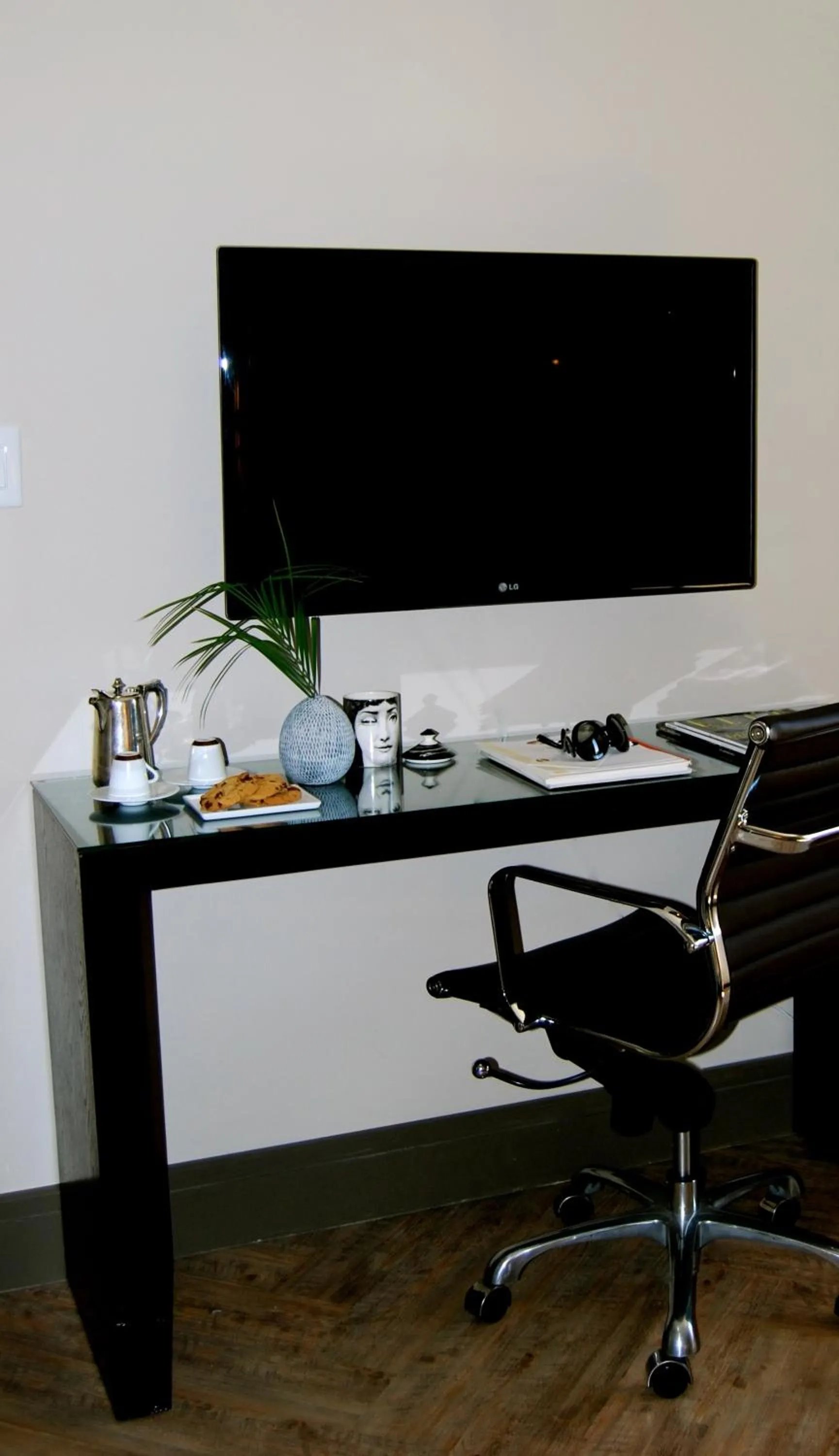 Standard One King Room in Hollywood Hotel