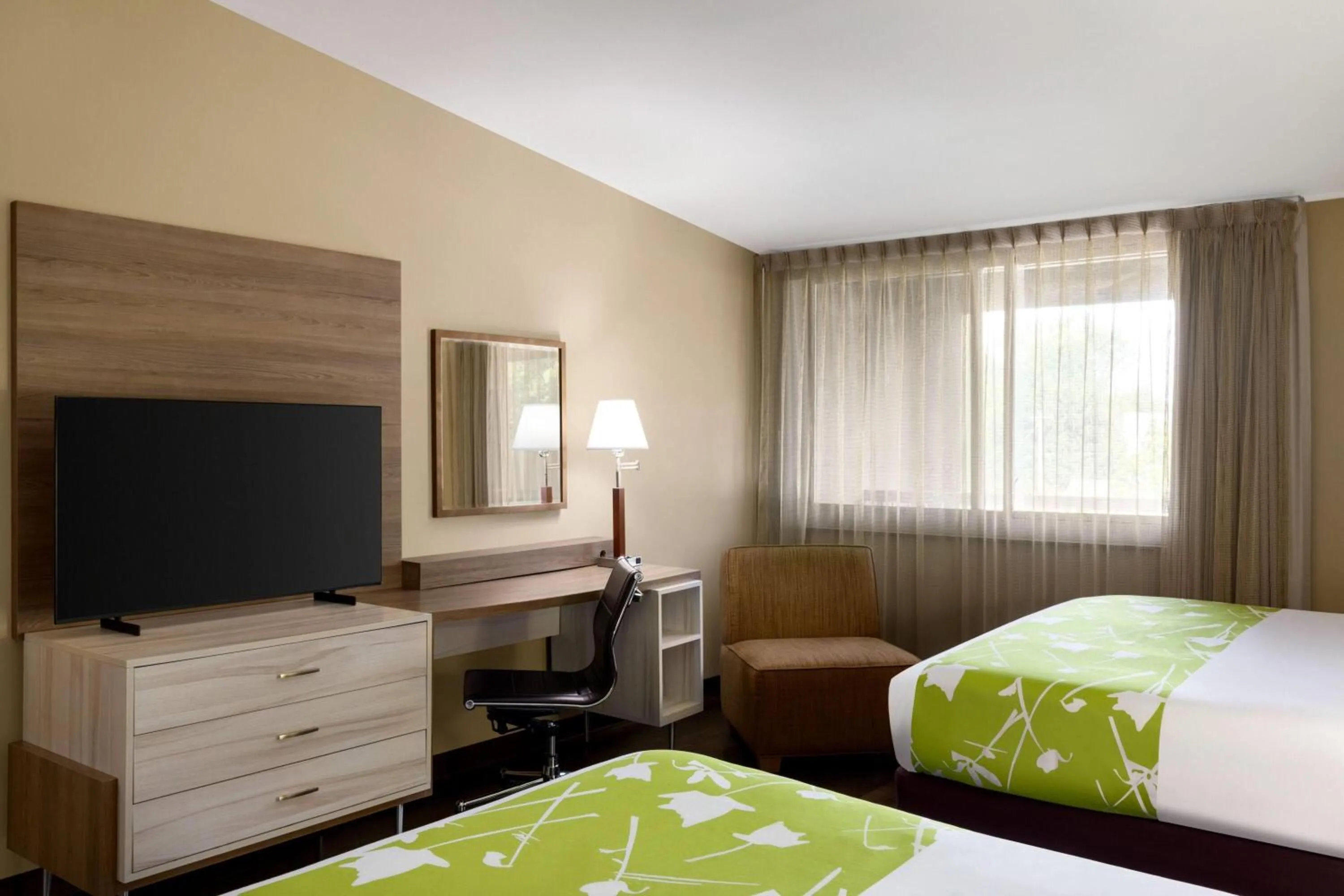 Room with King Bed and 1 Queen Bed, Nonsmoking in Wyndham Garden Washington DC North