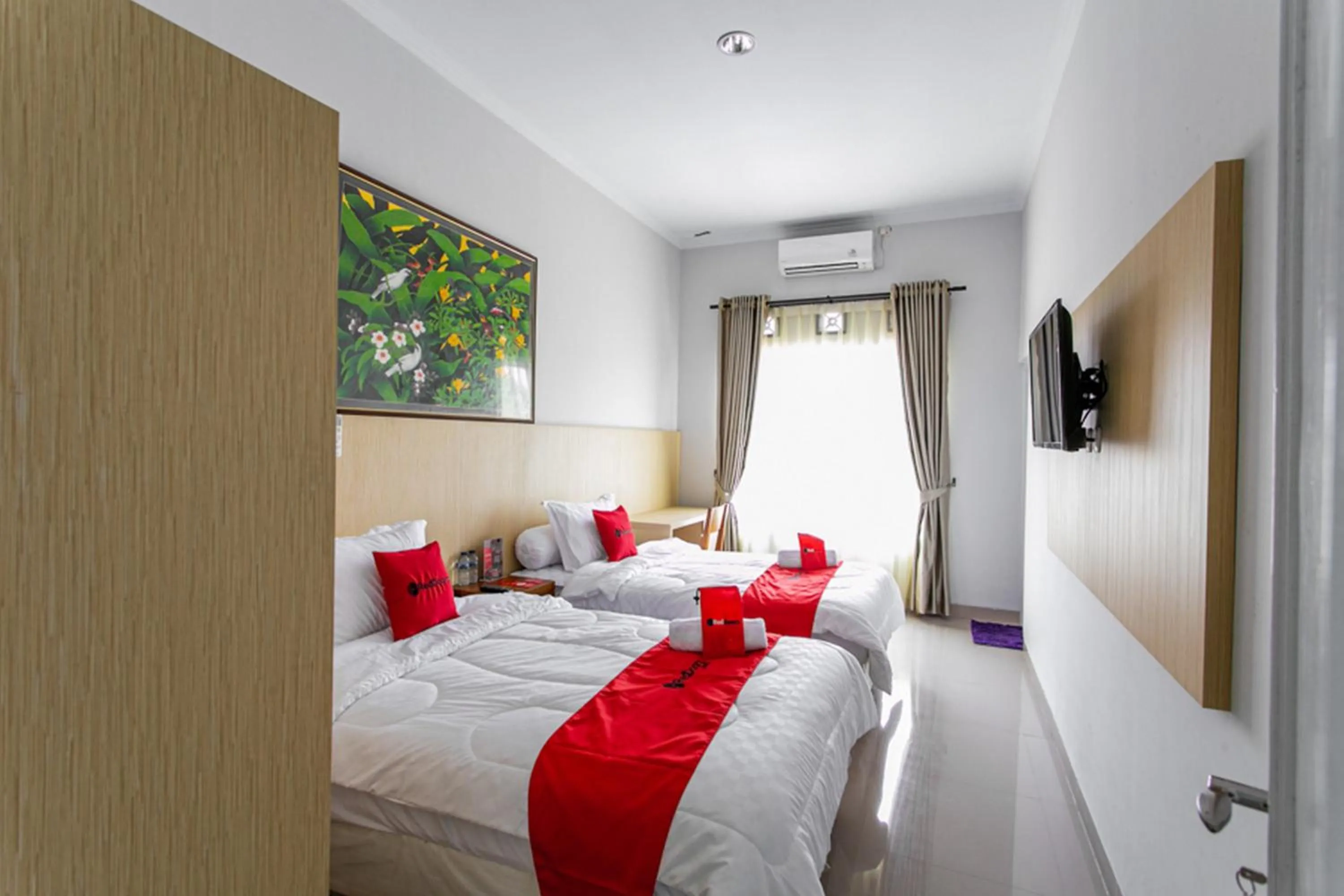 Twin Room in RedDoorz near Universitas Muhammadiyah Yogyakarta