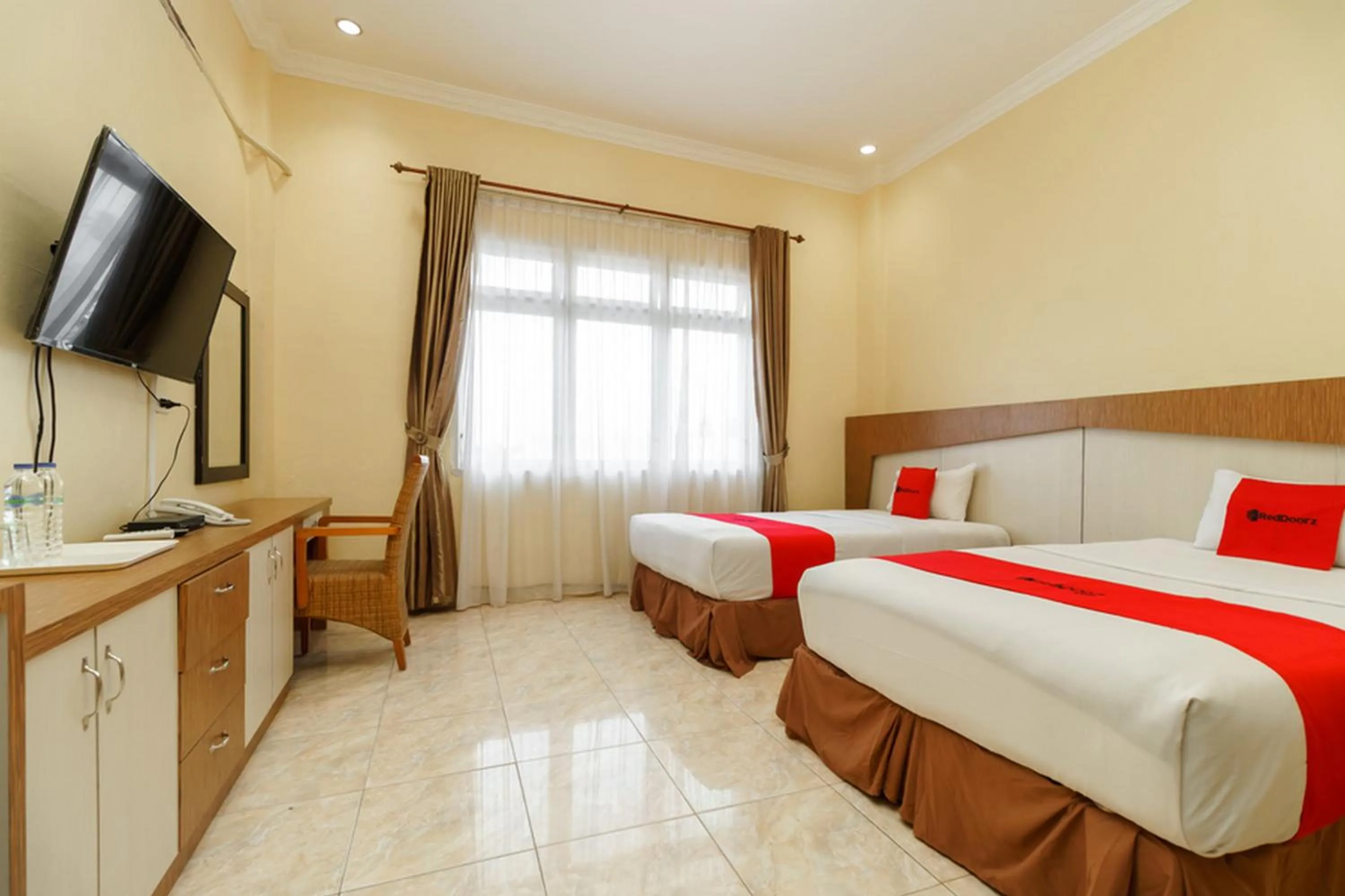 Twin Room in RedDoorz Plus @ Hotel Sempurna Watervang Lubuk Linggau