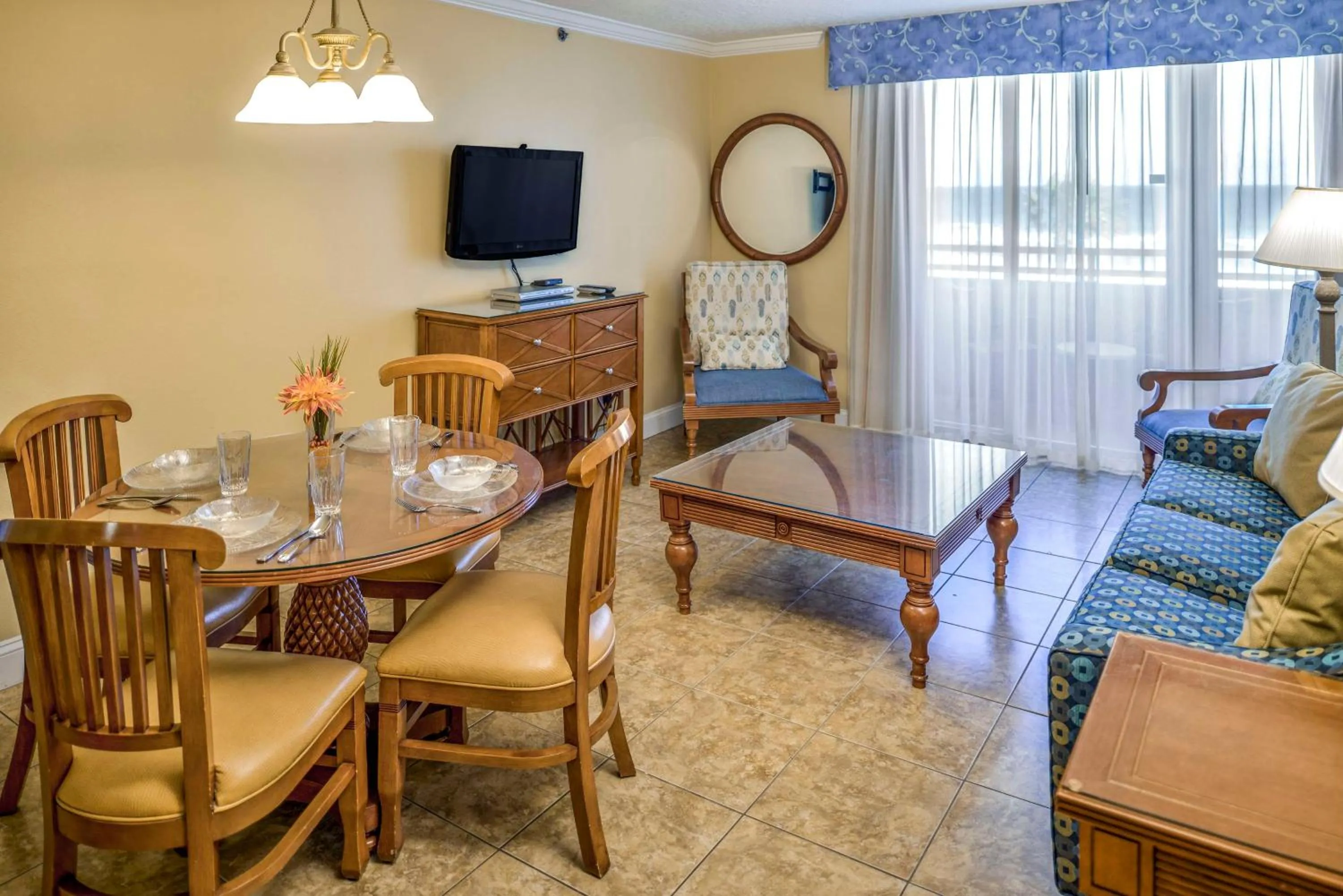 Two-Bedroom Queen Suite with Balcony in Hilton Vacation Club The Cove on Ormond Beach