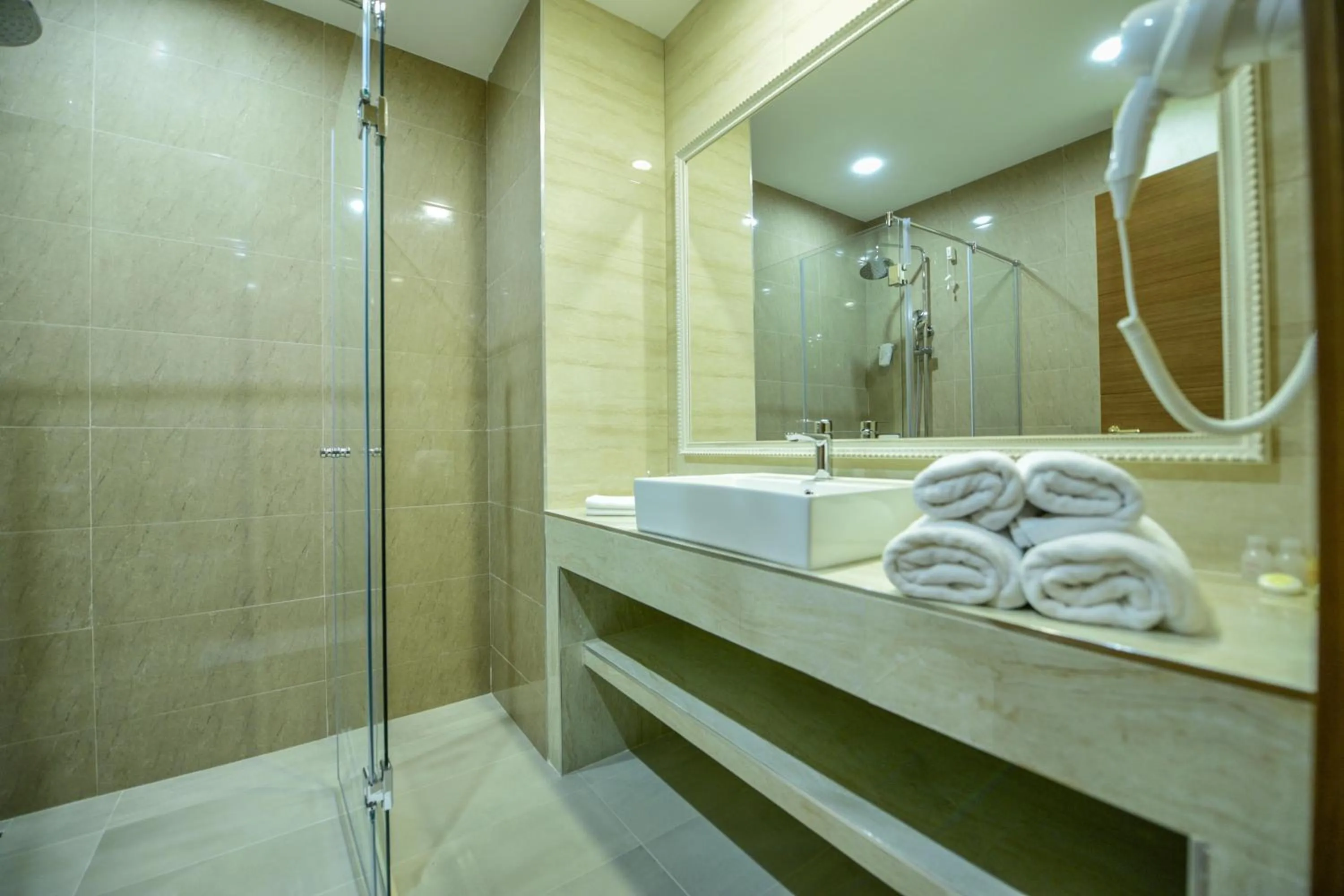 Comfort Triple Room in Hotel Lazaro