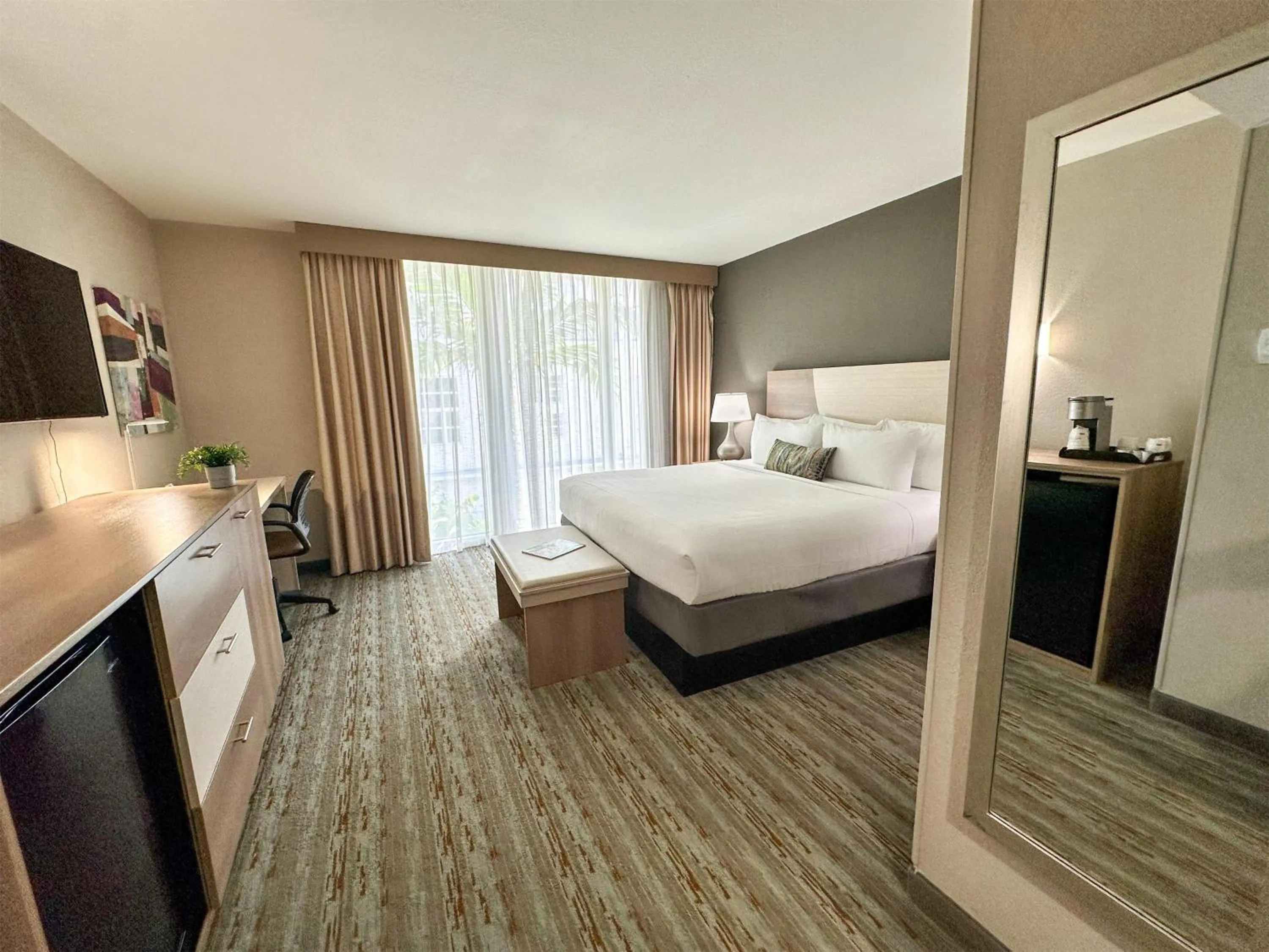 Executive King Suite - Non-Smoking in Best Western Plus Atlantic Beach Resort