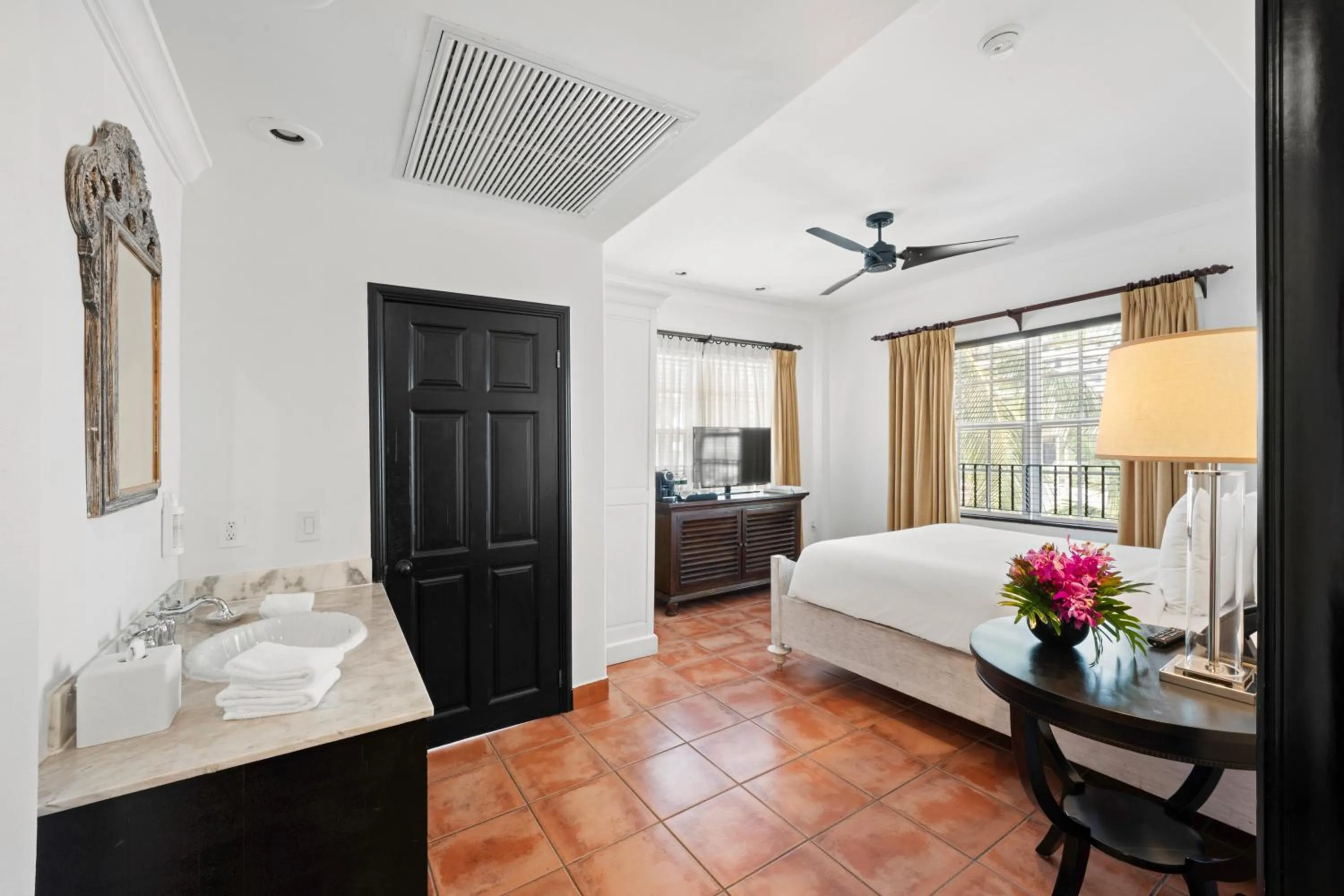 Casa Queen Room - Disability Accessible in Casa Faena Miami Beach