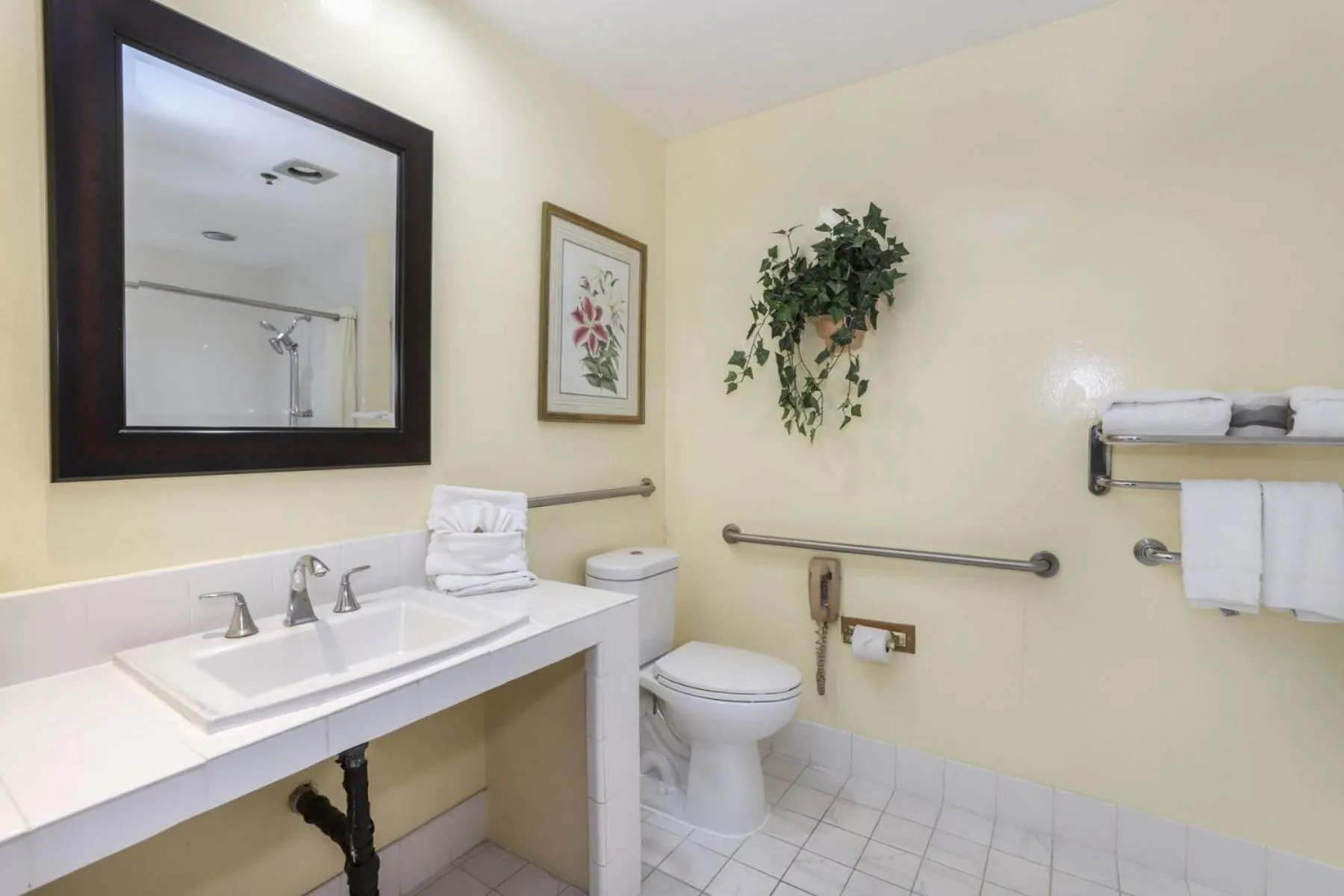 Single Room - Disability Access in Campbell Inn Hotel