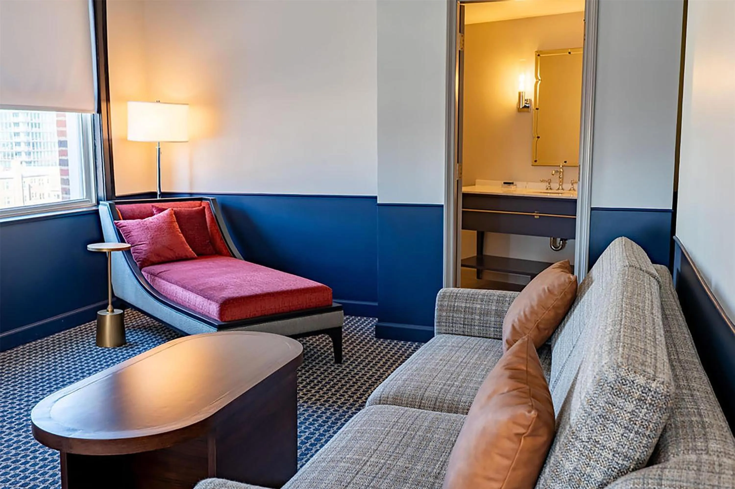 Studio Suite with King Bed and Sleeper Sofa - single occupancy in Hilton Orrington/Evanston