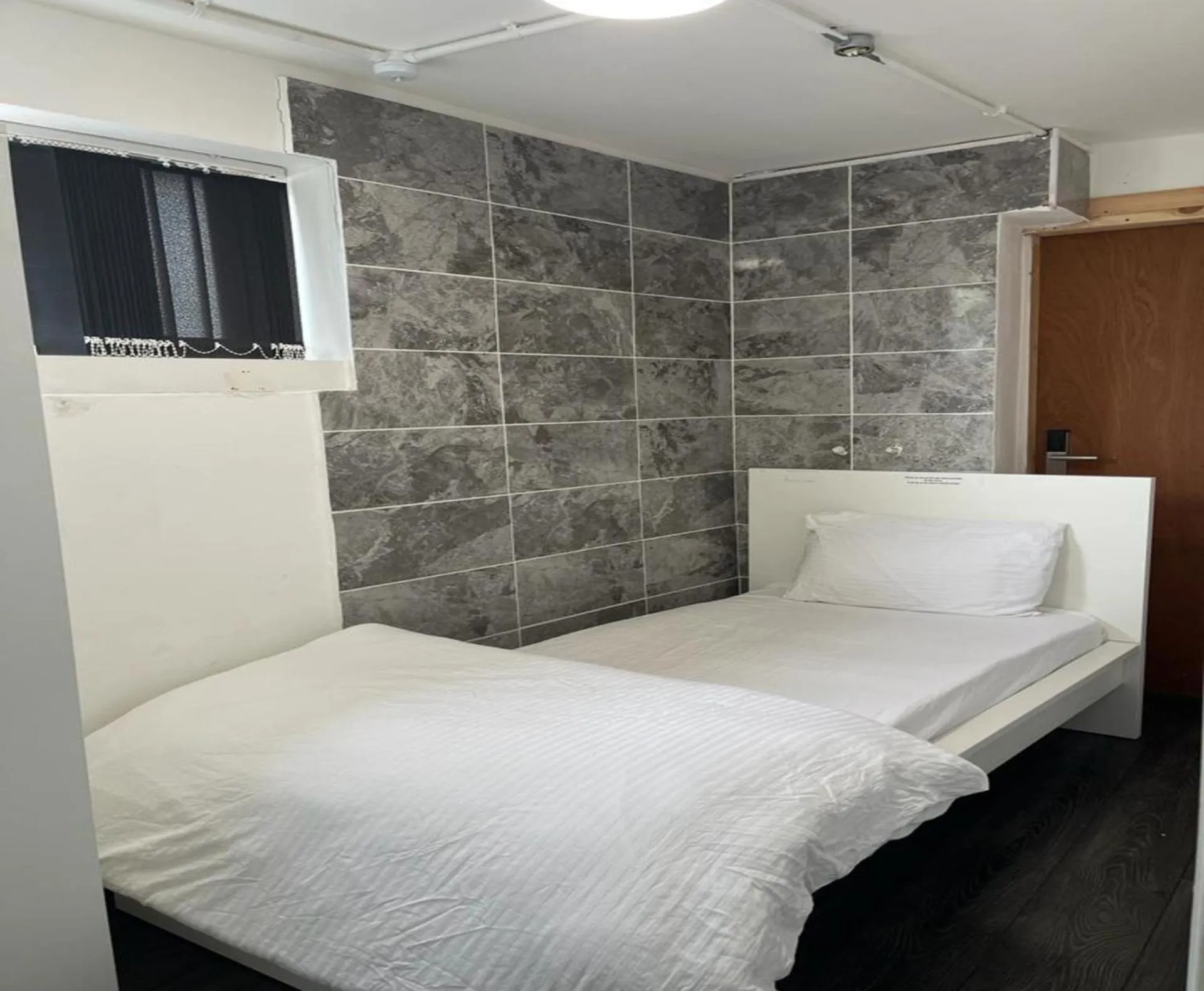 Single Room with Shared Bathroom - single occupancy in Rahman Hostel