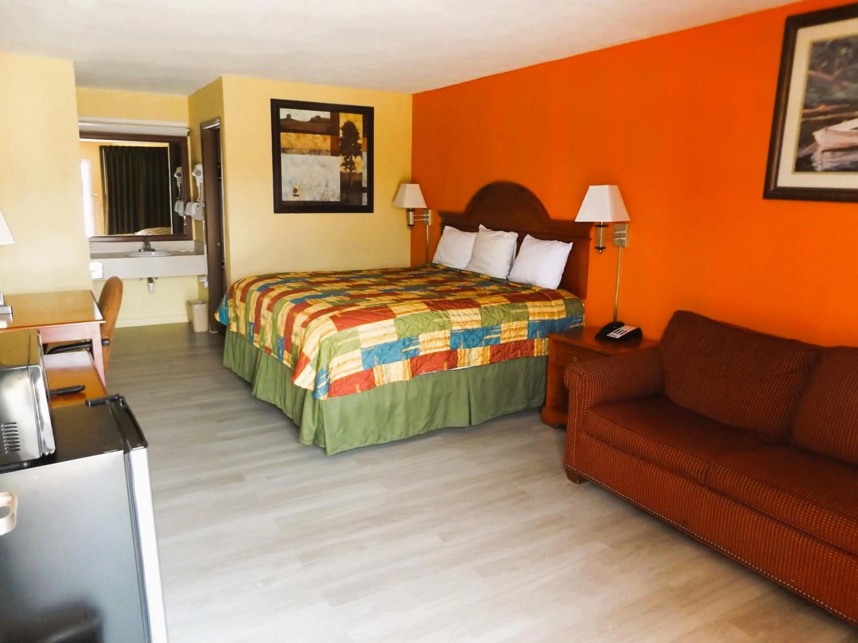 Deluxe King Room in Regency Inn