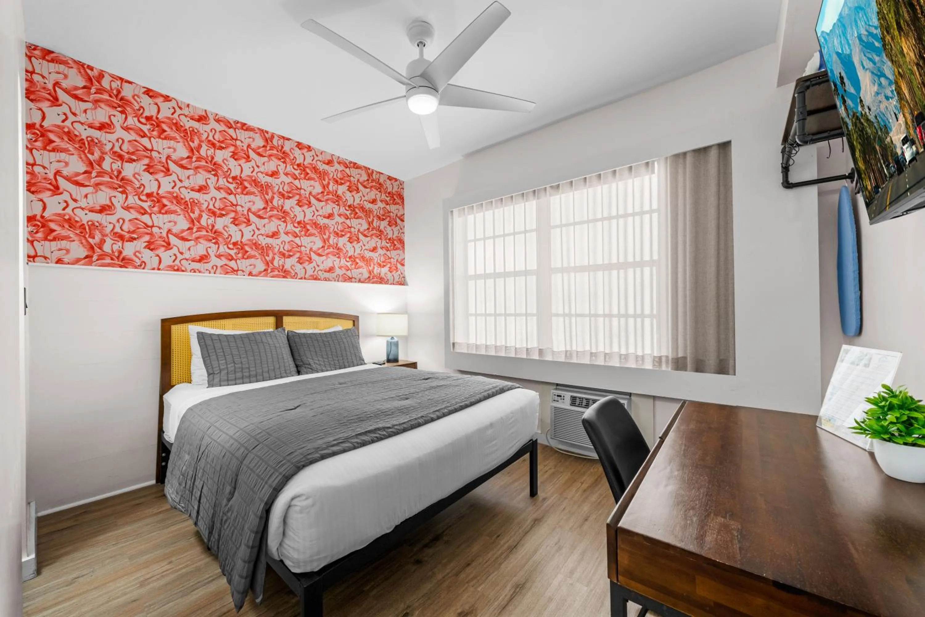 Standard Accessible Queen Room in Greenview Hotel By Lowkl