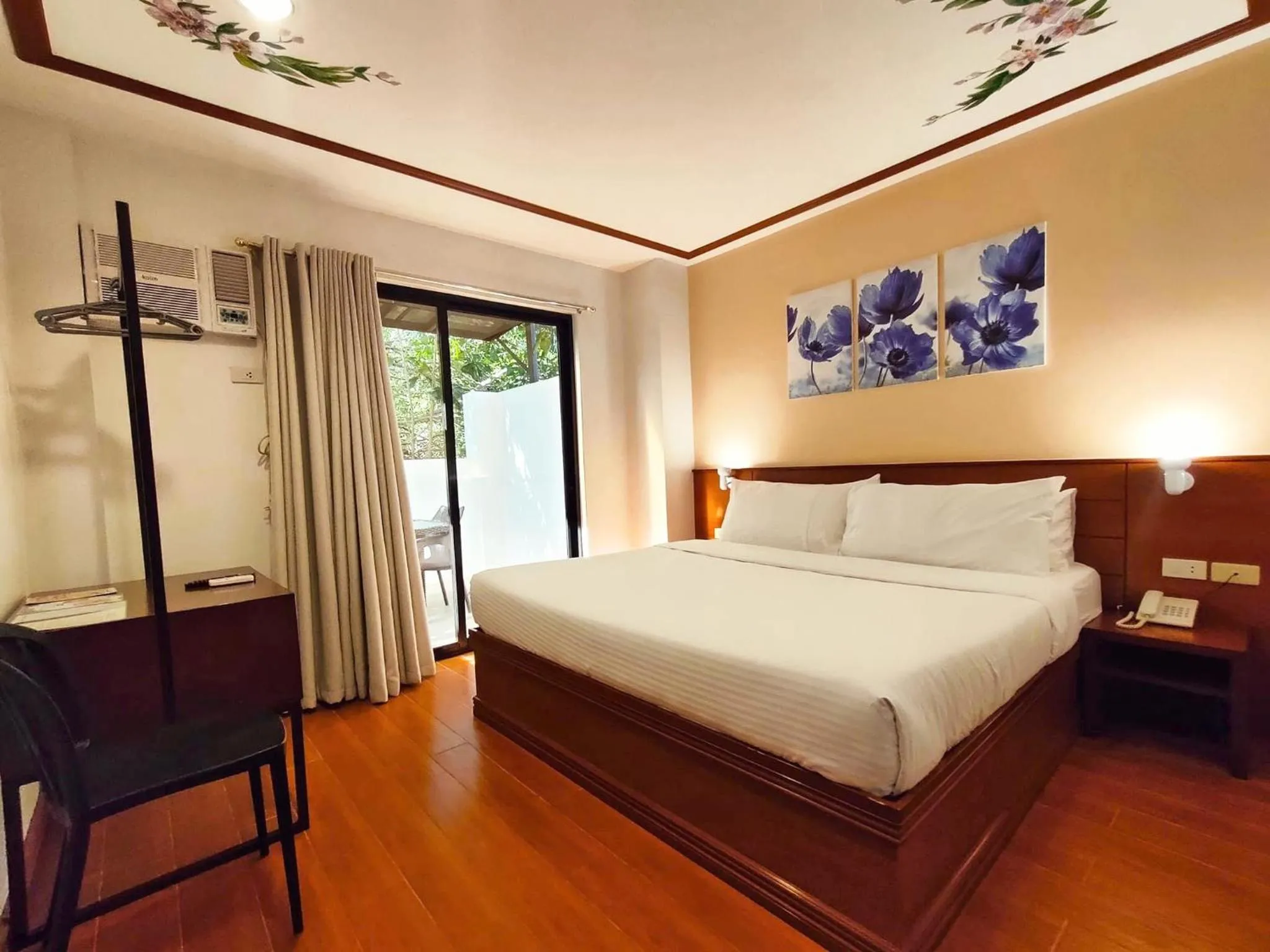 Deluxe Double Room with Balcony in LaVie Hotel