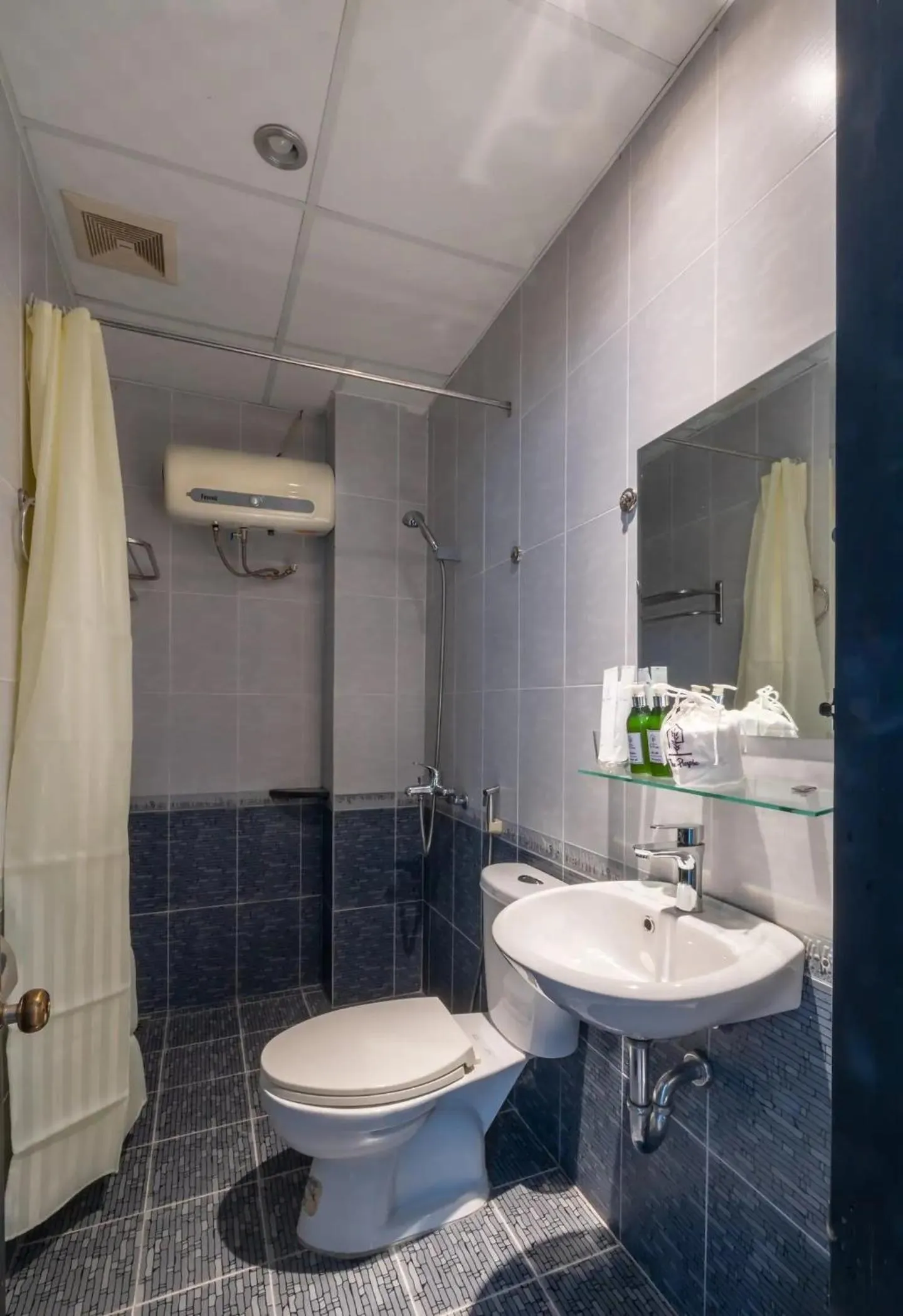 Standard Double Room in Purple Hue - Charming Riverside